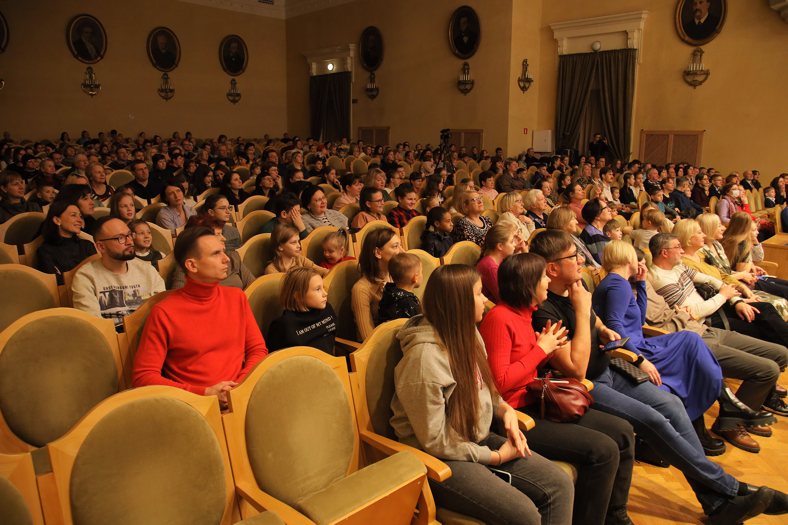 Отчётный концерт в филармонии. Фотограф, видеограф