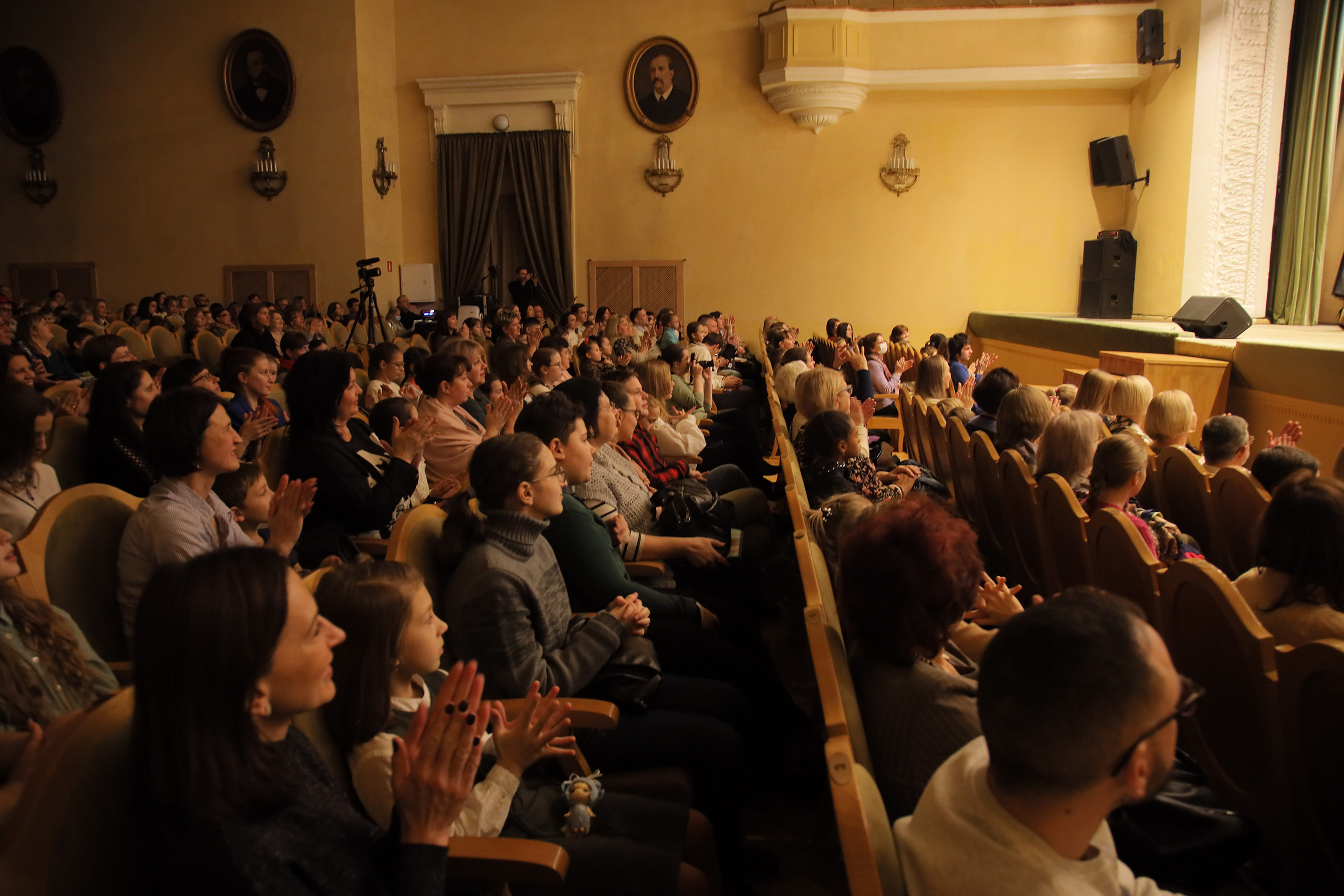 Отчётный концерт в филармонии. Фотограф, видеограф