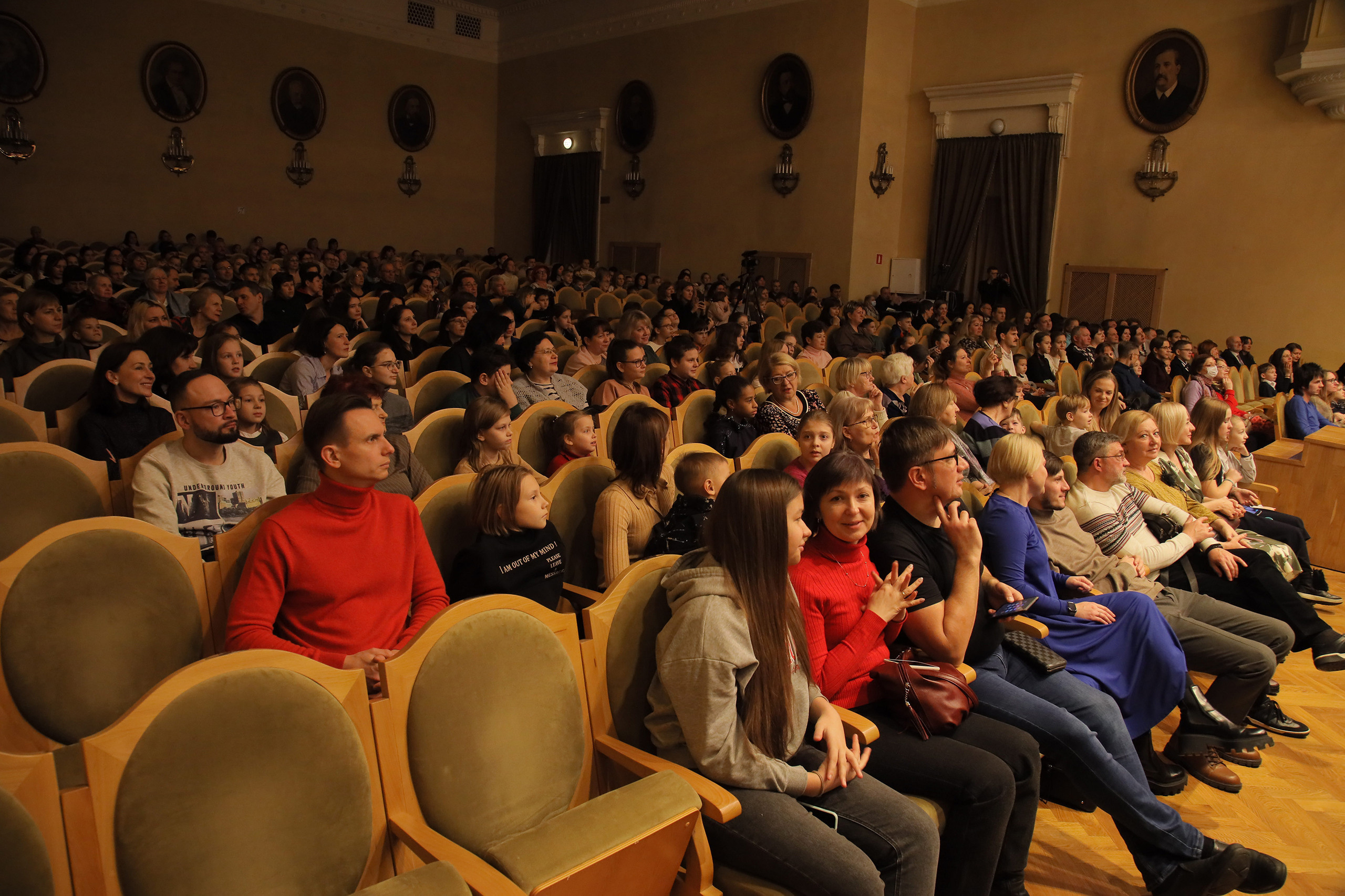 Отчётный концерт в филармонии. Фотограф, видеограф