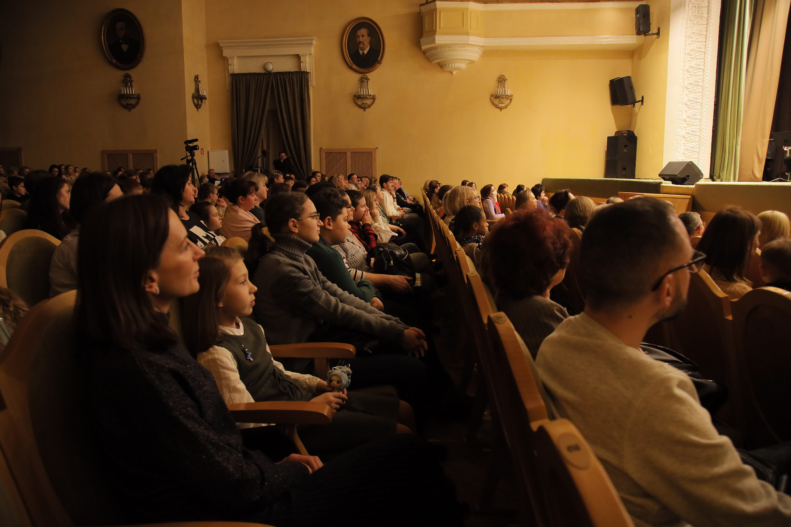 Отчётный концерт в филармонии. Фотограф, видеограф