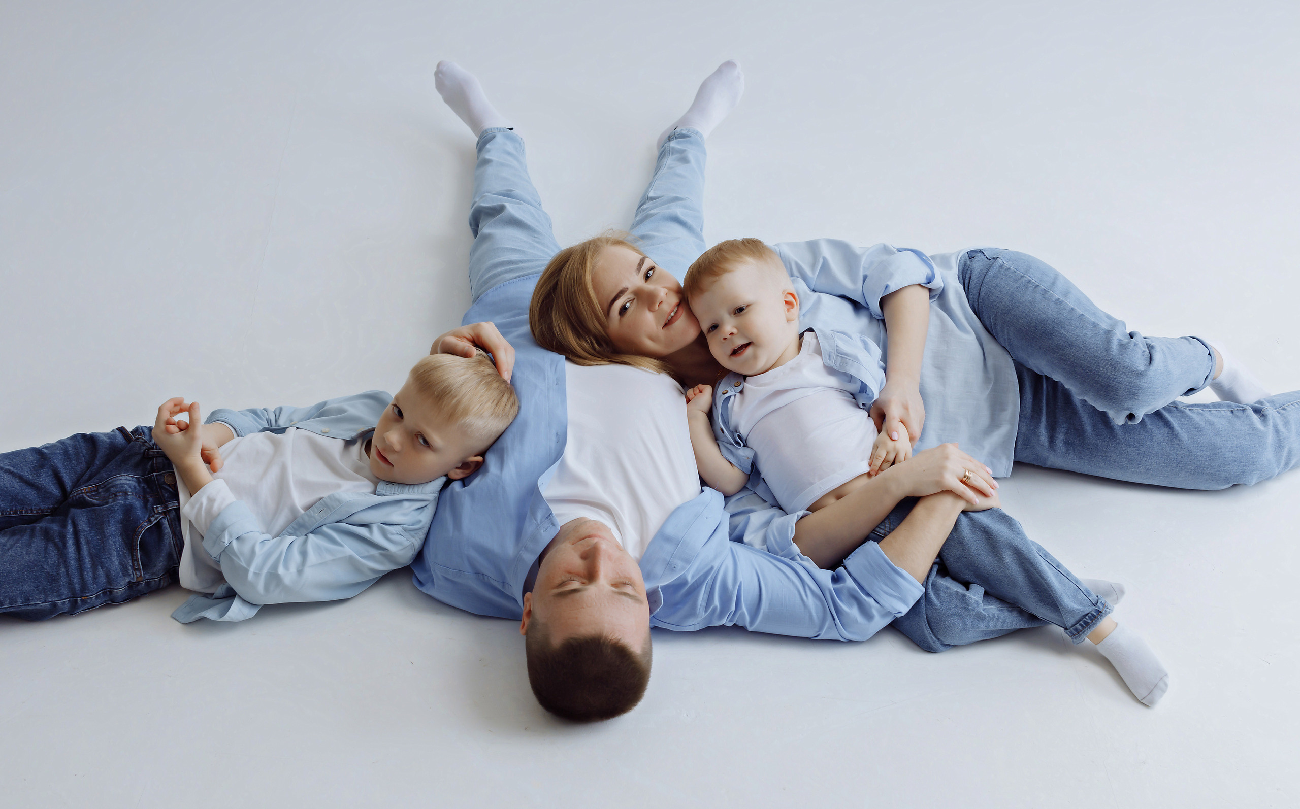 В студии. Фотограф, видеограф