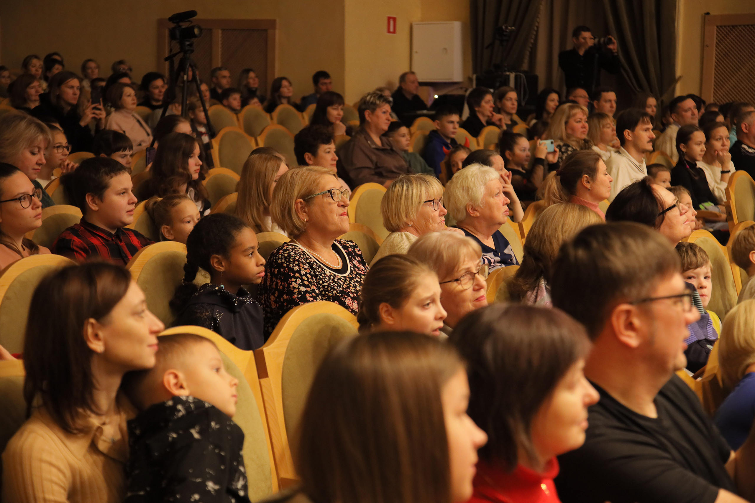Отчётный концерт в филармонии. Фотограф, видеограф