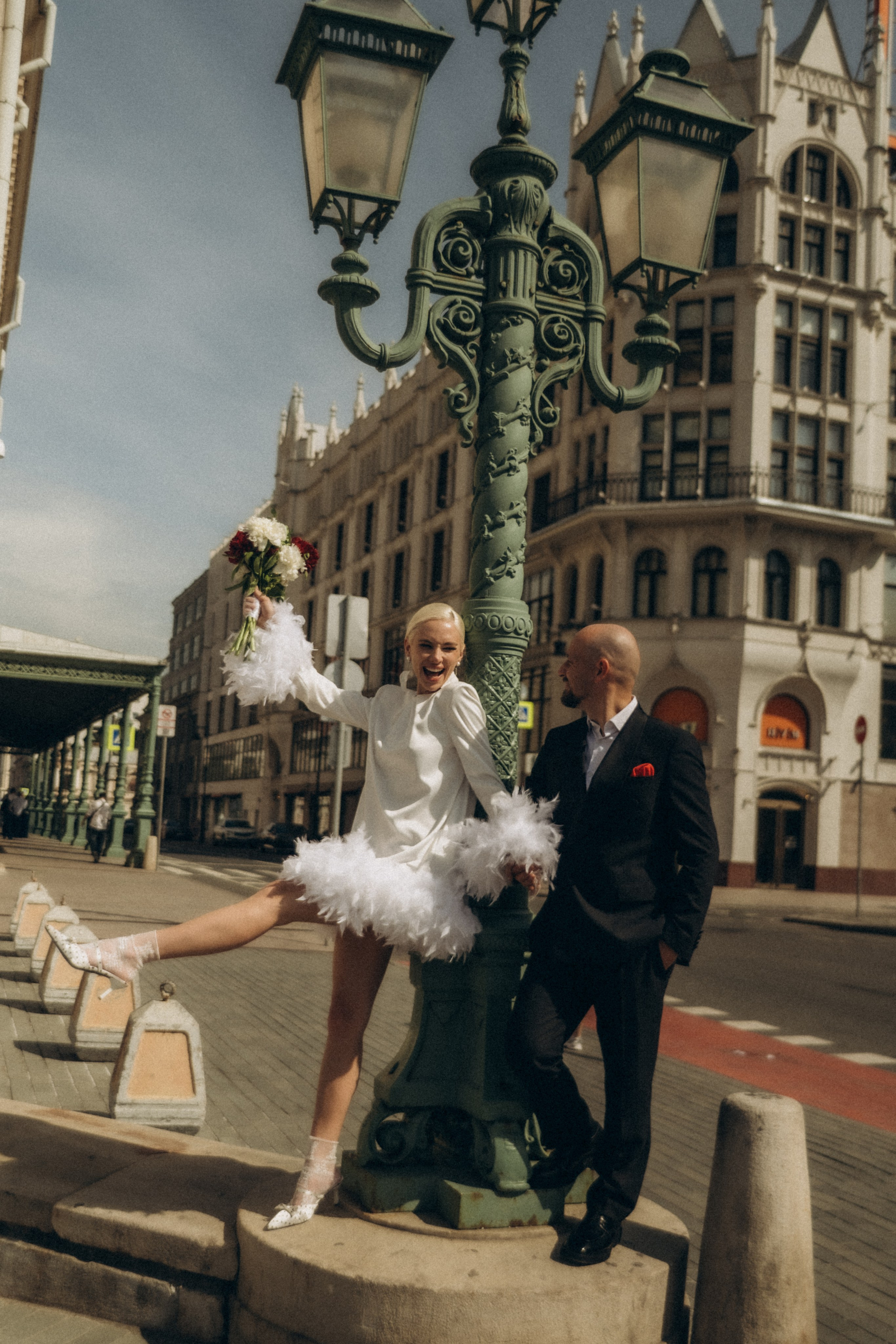 Прогулка у Большого театра. Гаврилова Настя семейный фотограф lifestyle в Москве