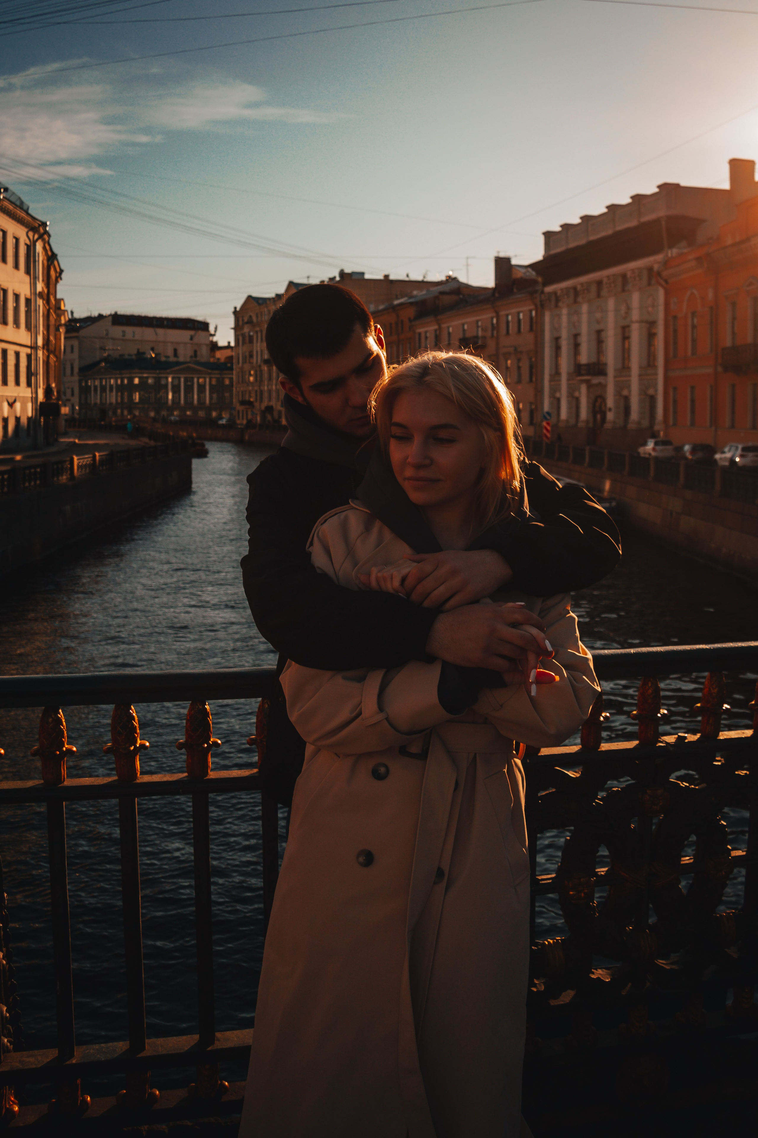 Золотой час в СПБ, поцелуи на мосту в Санкт-Петербурге 