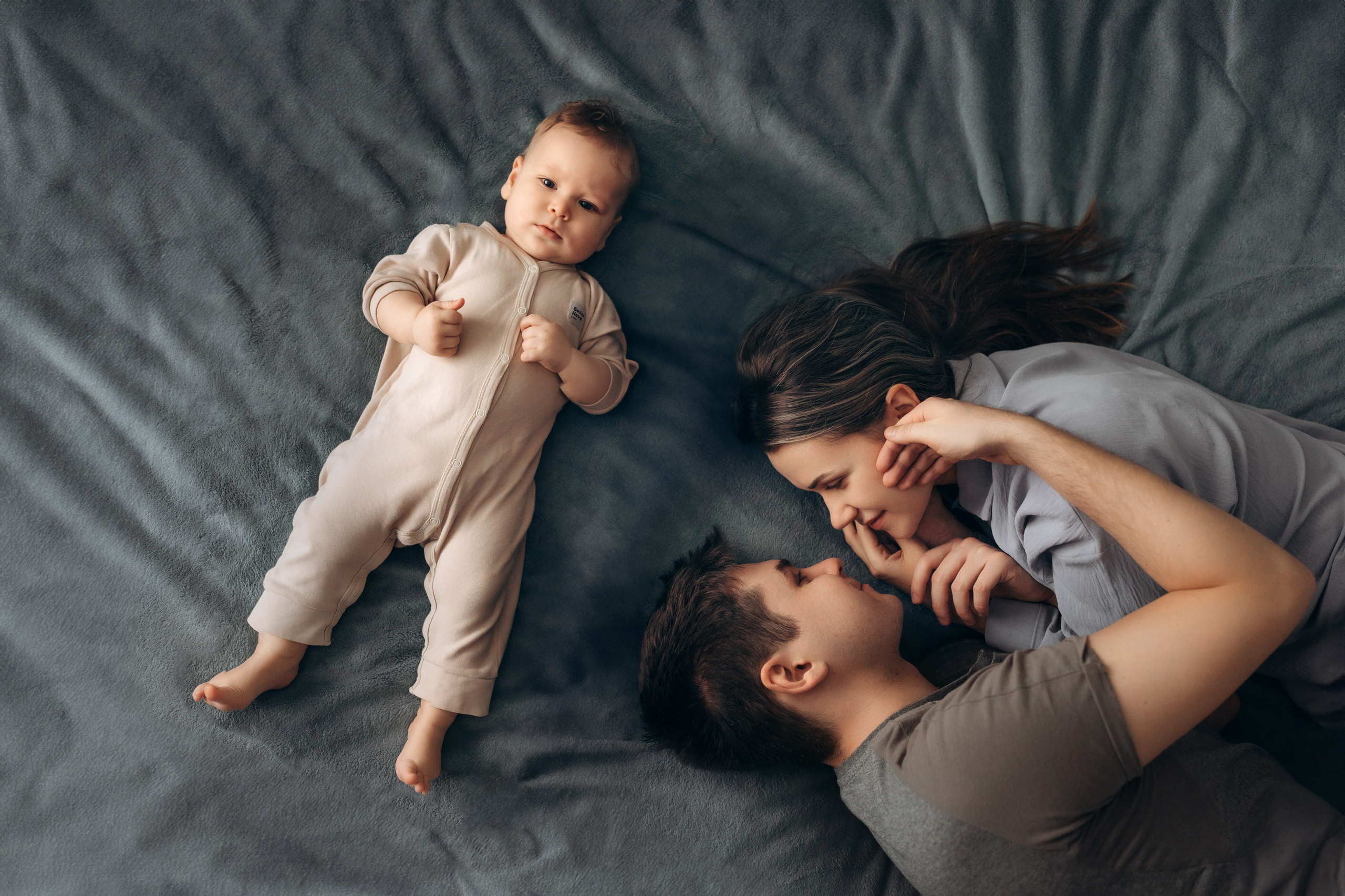 Домашняя фотосессия для Тани, Леши и Ромочки. Детский, семейный и ньюборн фотограф в Москве Юлия Шуарт