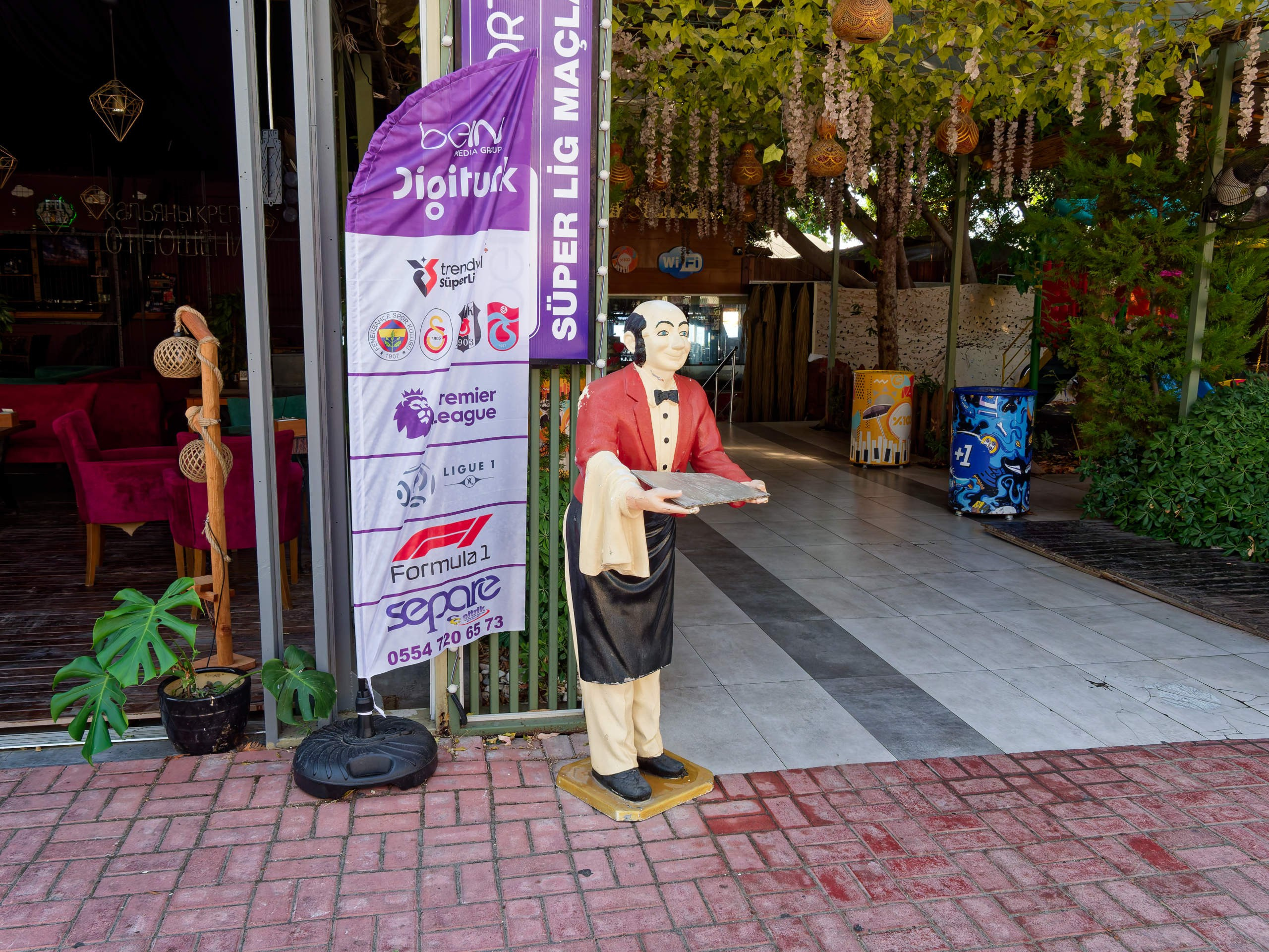 Алания 2025, город, стрит-фото. Избранные фотографии