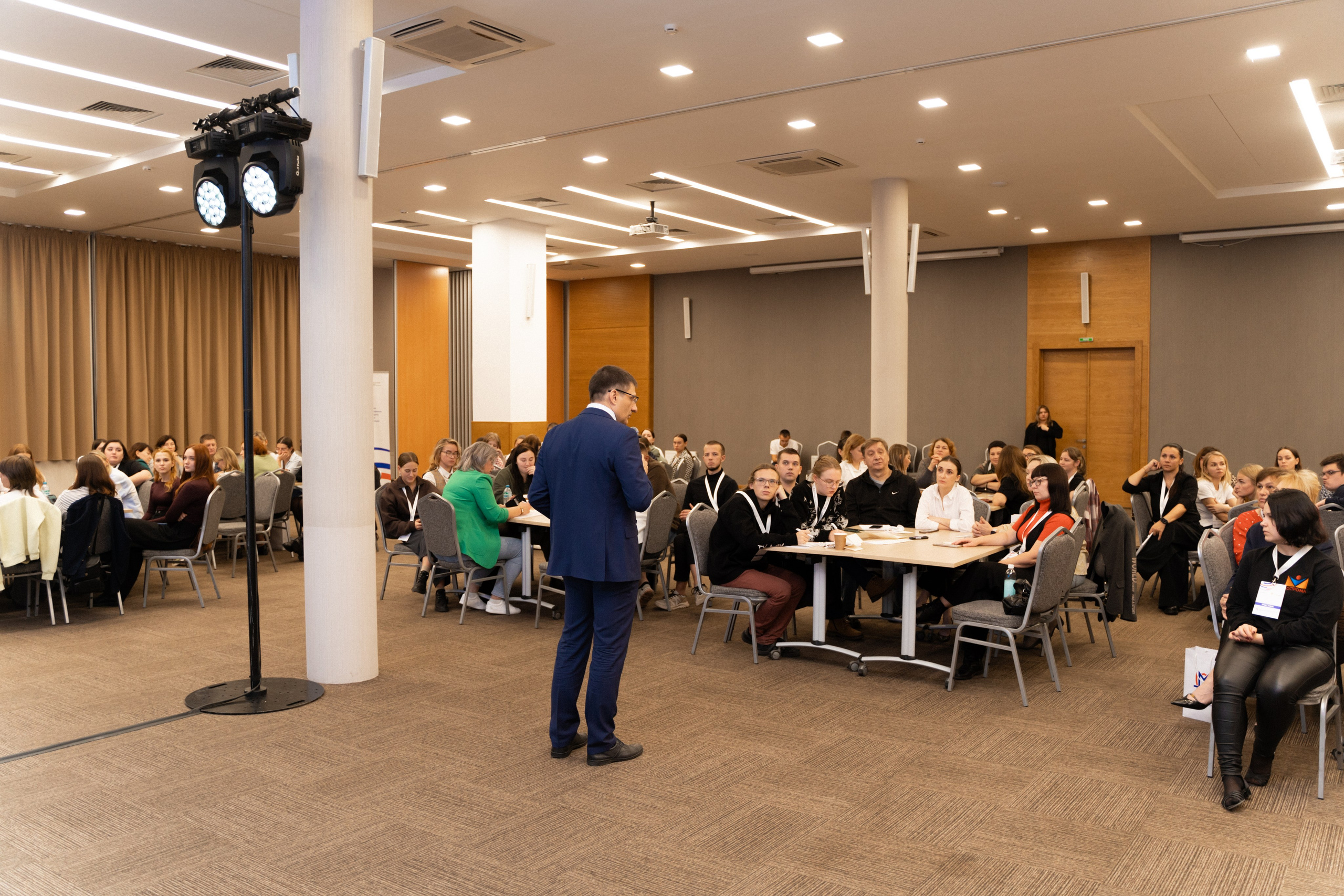 Окружной семинар в сфере профилактики от Росмолодежи в Амаксе 2024. Фотограф Надежда Погребняк | Рязань | Москва