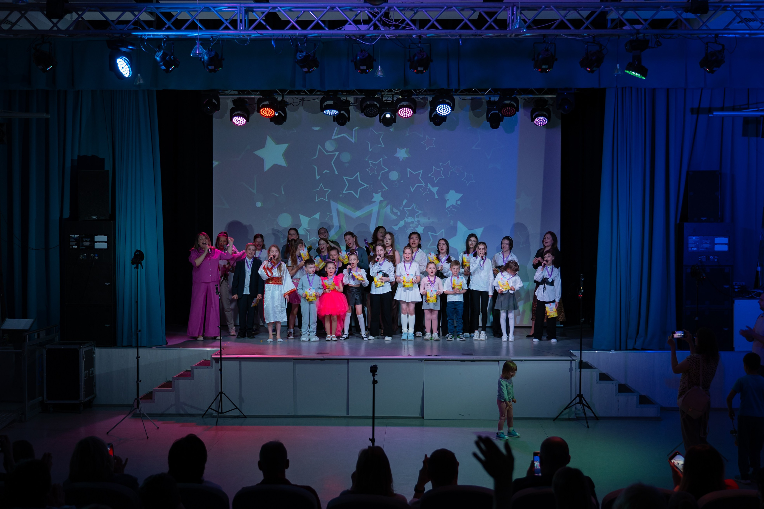 Отчетный концерт продюсерского центра «Новая Звезда». Фото / Видеосъемка в Москве