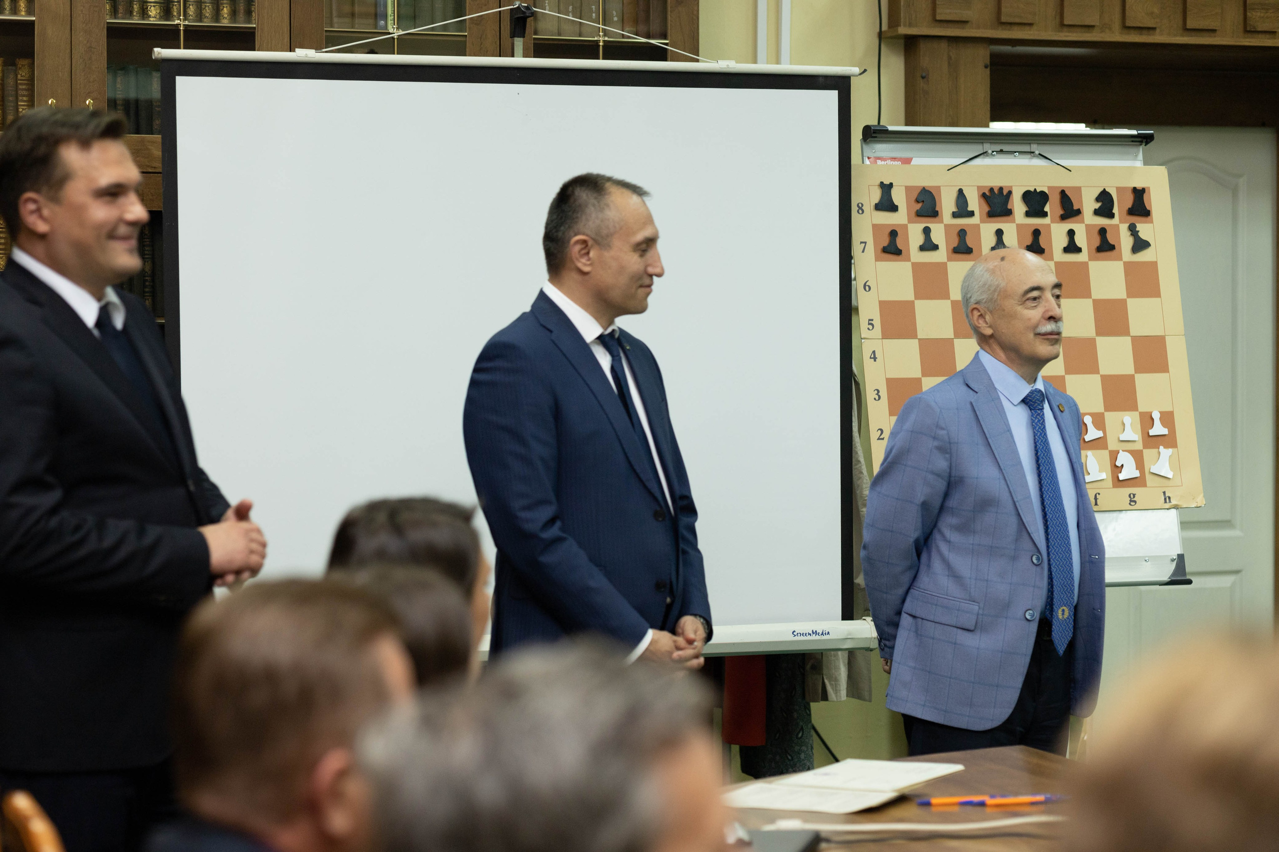 Награждение шахматной федерации