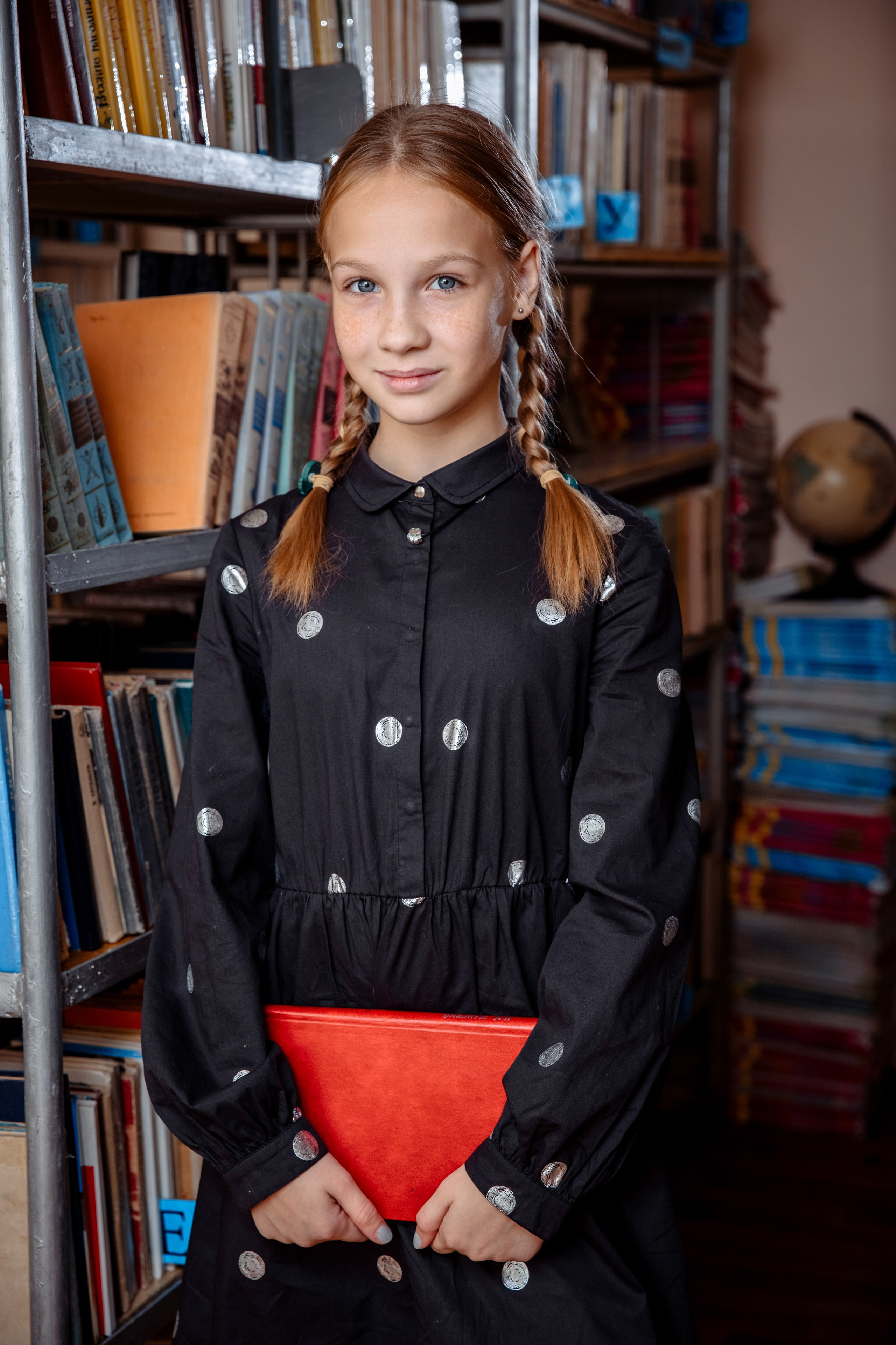 Начальные классы. Выпускные школьные фото­альбомы для школ и детских садов в Волгограде и Волжском