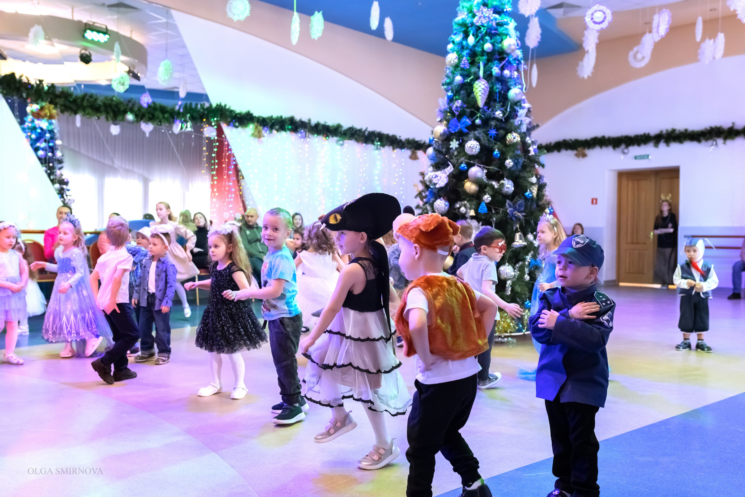 Утренник в ДОФ 04.01.25. Ольга Смирнова юрист, фотограф