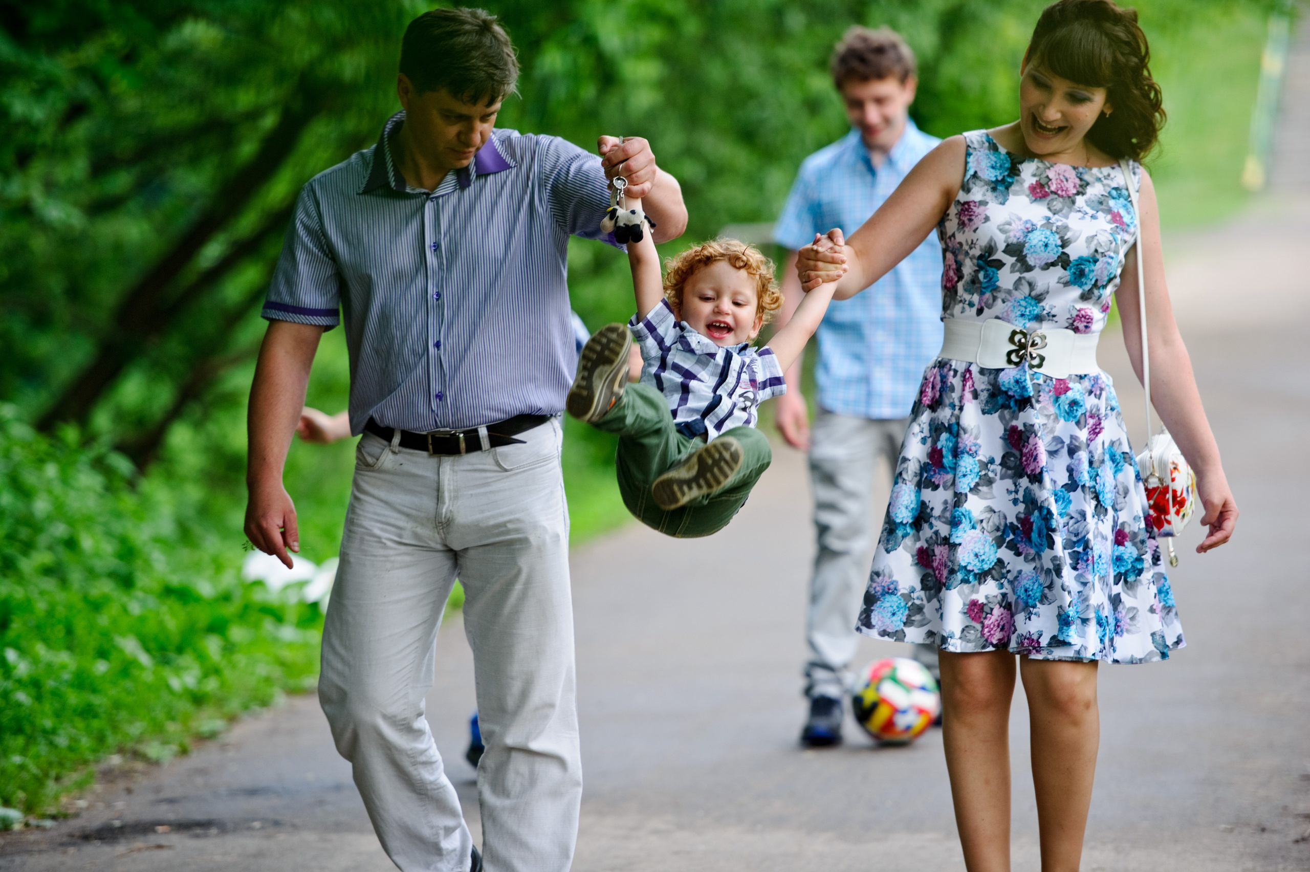 Лада, Дмитрий и 3 сына. Прогулка, Москва. Семейный фотограф Анна Дубовская