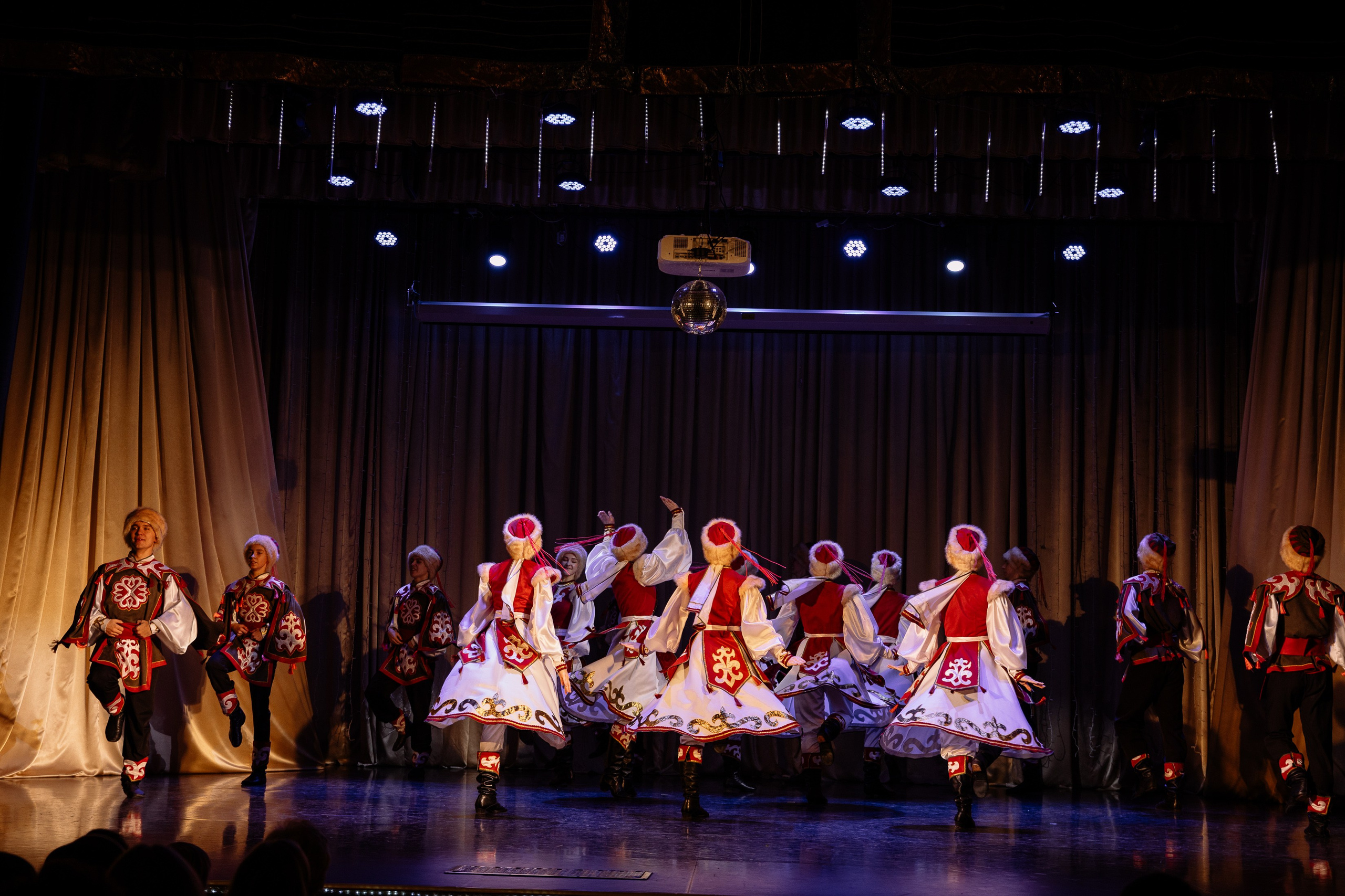 Сибирские узоры ДК Ефремова. Фотограф Юлия Мальцева