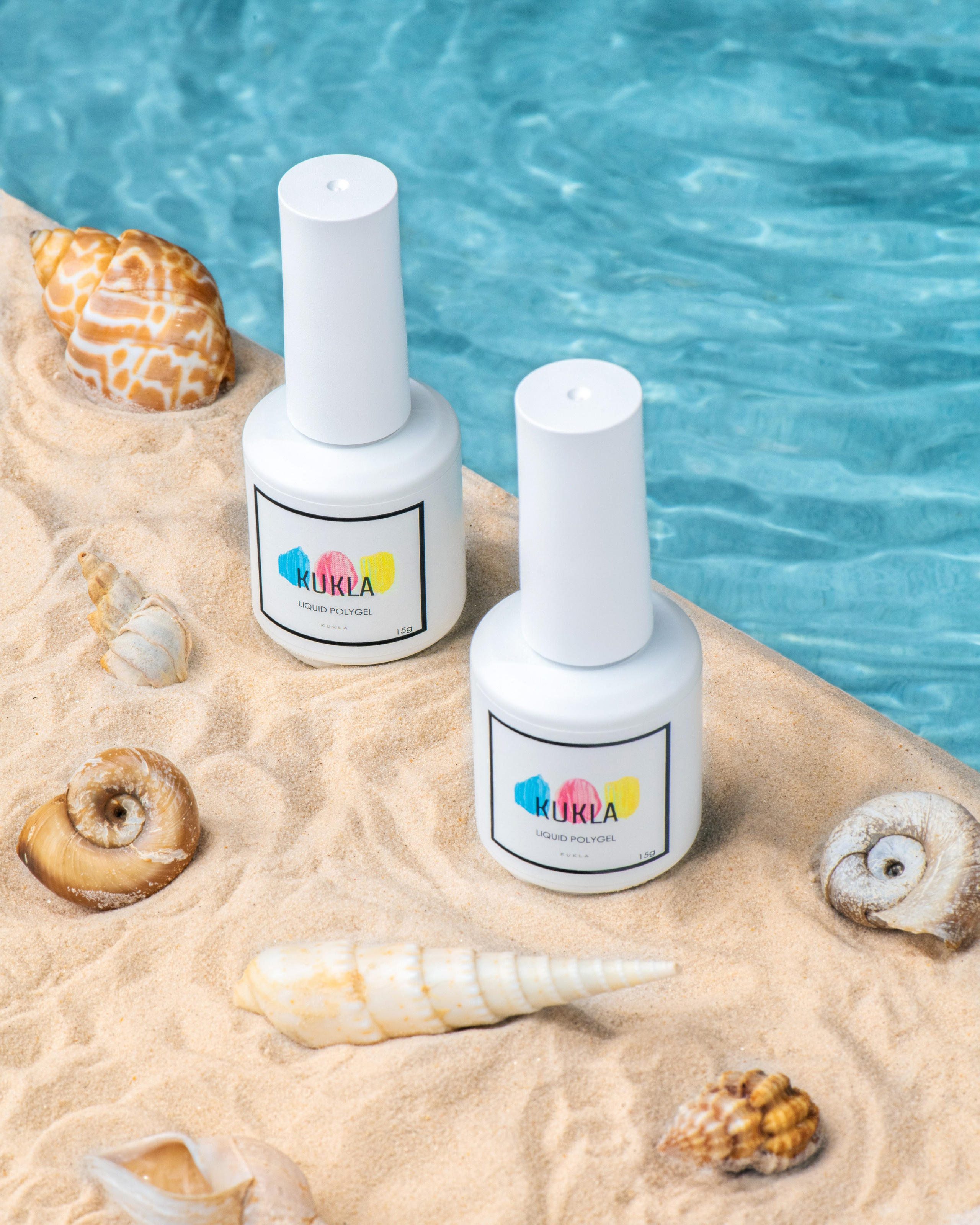 Имиджевое фото флаконов гель-лака для бренда Kukla в собранной композиции морское побережье