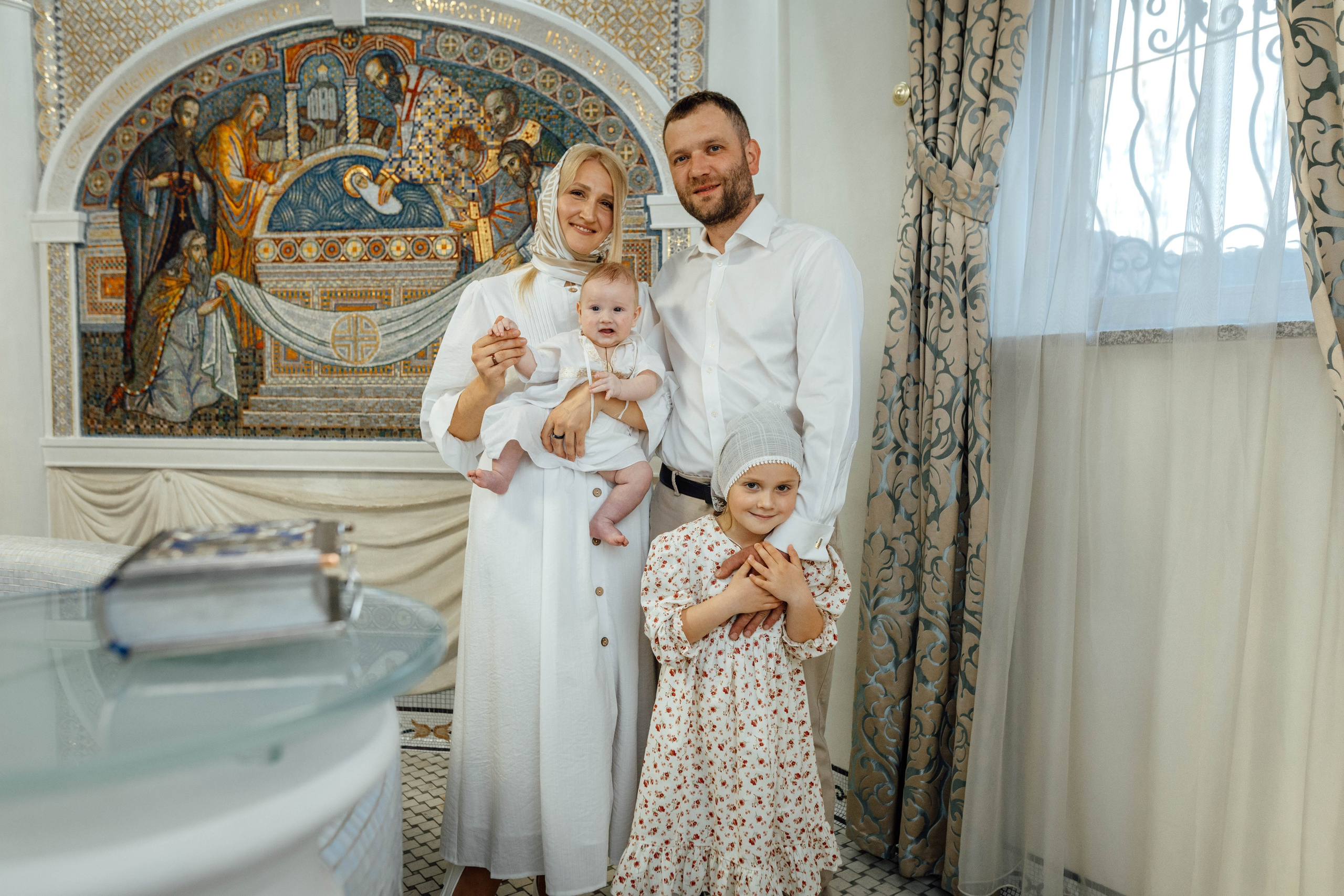 Крещение Мирона, храм Святой Троицы, апрель 2026. Свадебный и семейный фотограф Минск, Вера Климович