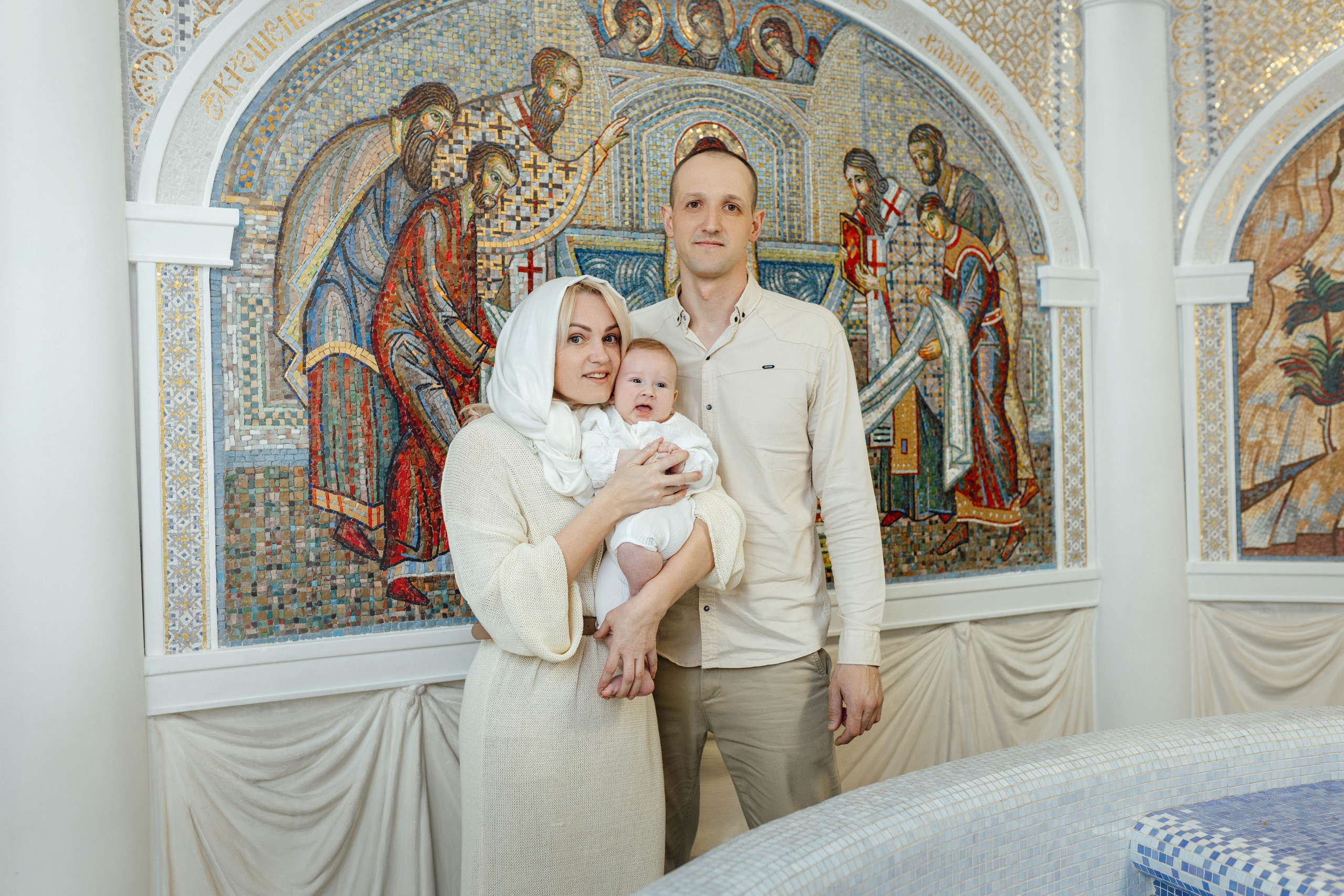 Крещение Мирона, храм Святой Троицы, апрель 2026. Свадебный и семейный фотограф Минск, Вера Климович