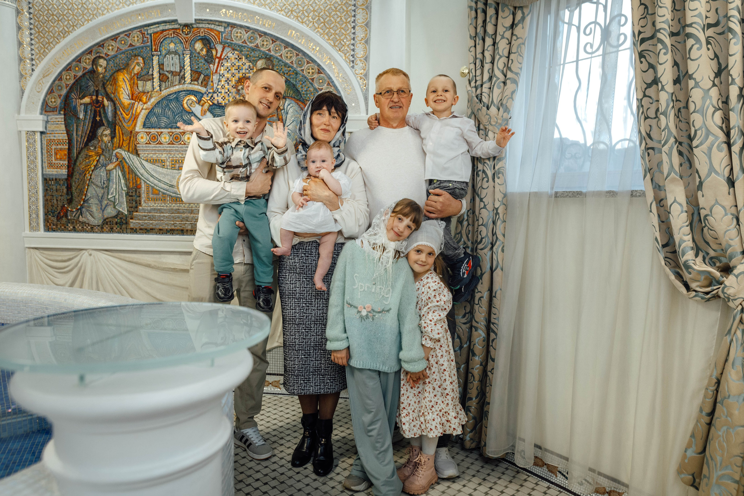 Крещение Мирона, храм Святой Троицы, апрель 2026. Свадебный и семейный фотограф Минск, Вера Климович