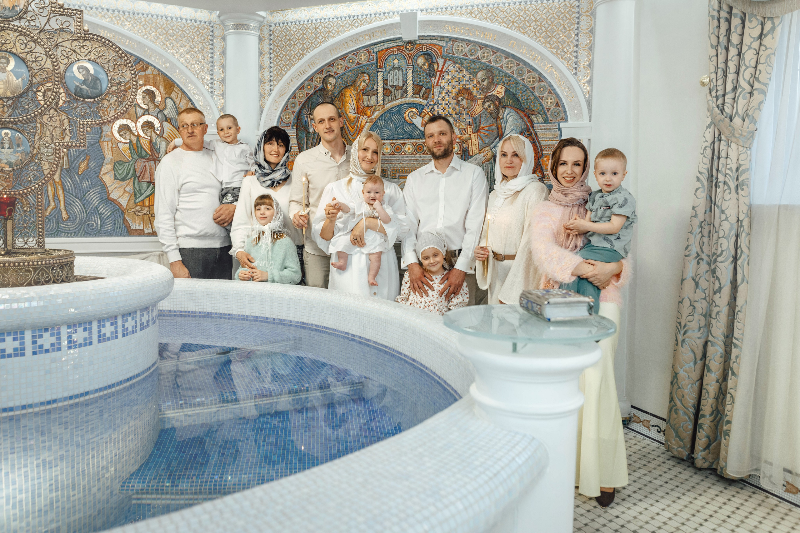 Крещение Мирона, храм Святой Троицы, апрель 2026. Свадебный и семейный фотограф Минск, Вера Климович