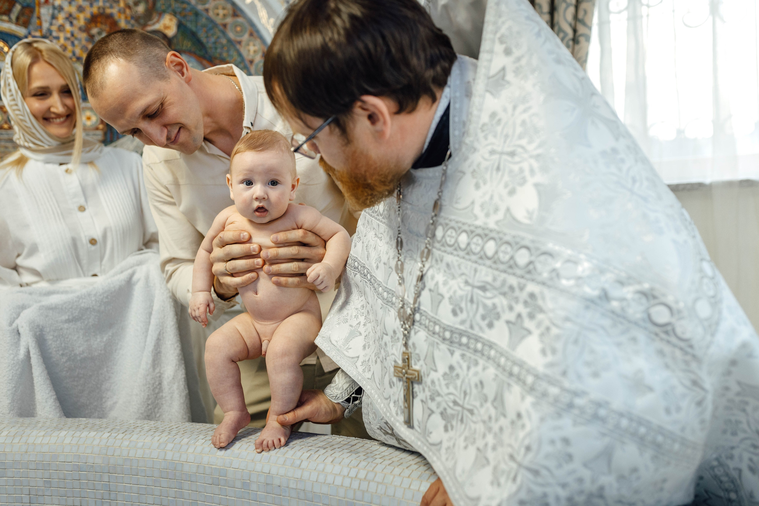 Крещение Мирона, храм Святой Троицы, апрель 2026. Свадебный и семейный фотограф Минск, Вера Климович