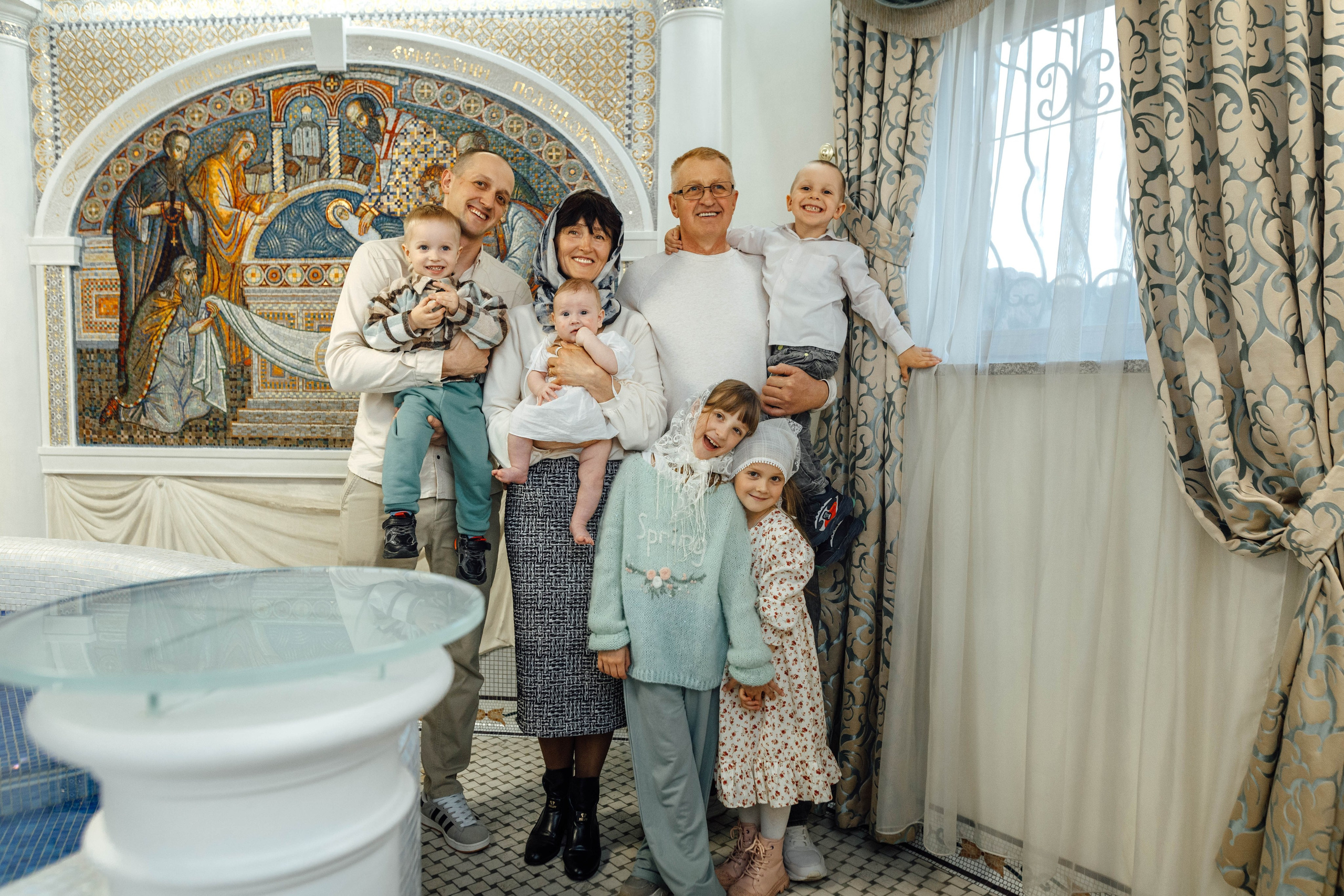 Крещение Мирона, храм Святой Троицы, апрель 2026. Свадебный и семейный фотограф Минск, Вера Климович