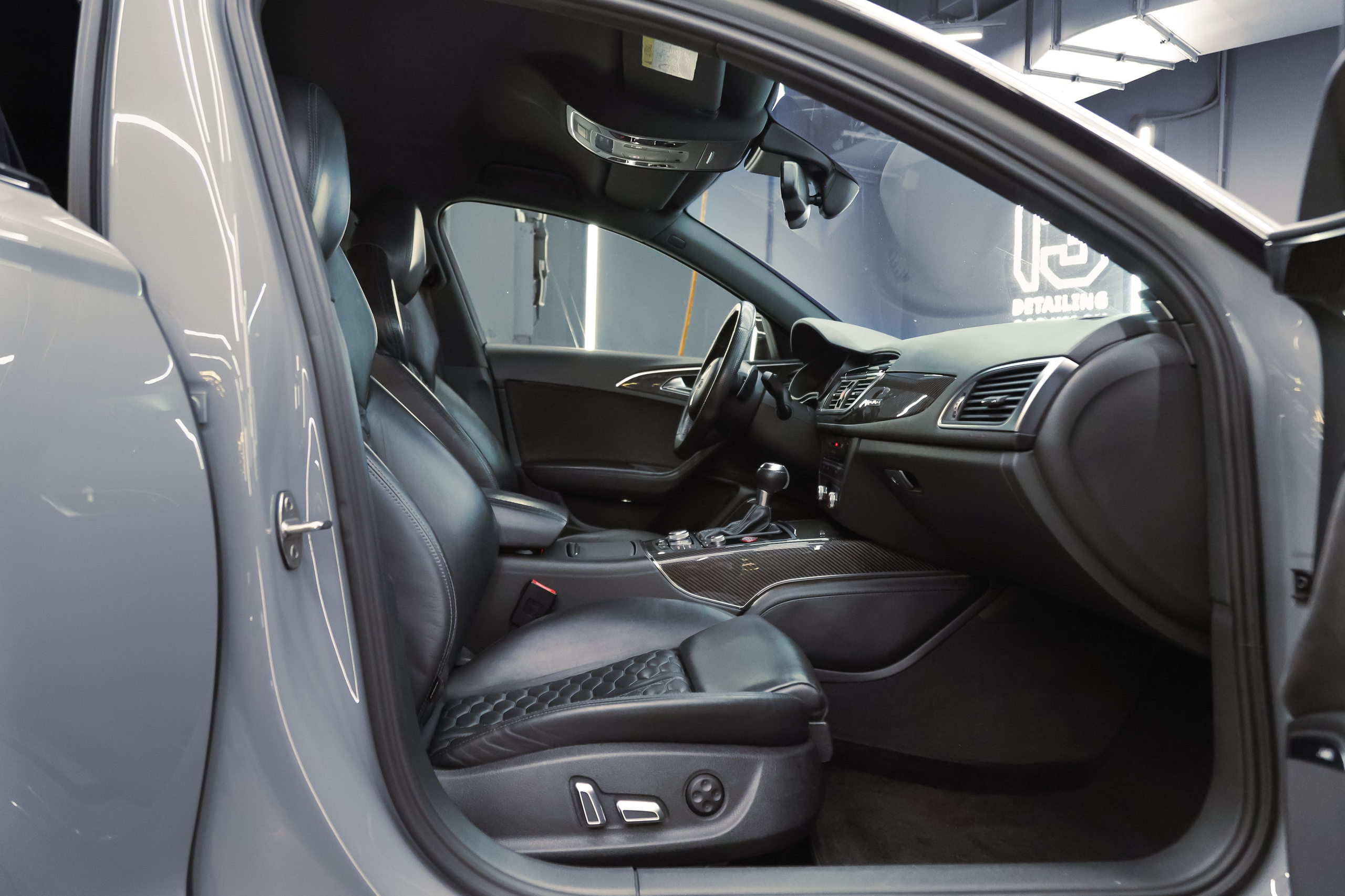 2017 AUDI RS6. Mixturecaptures