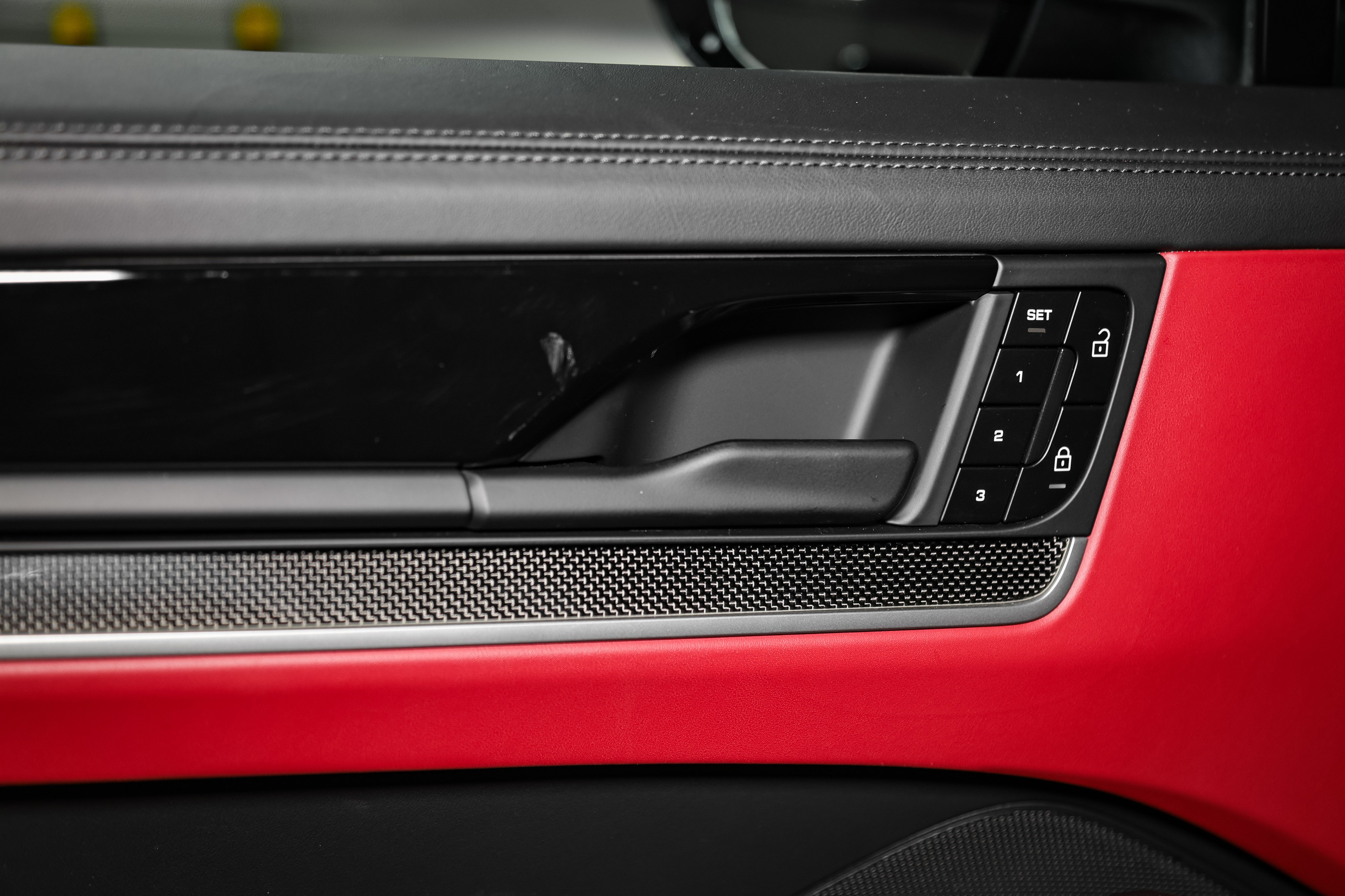 2025 PORSCHE CAYENNE COUPE E-Hybrid. Mixturecaptures