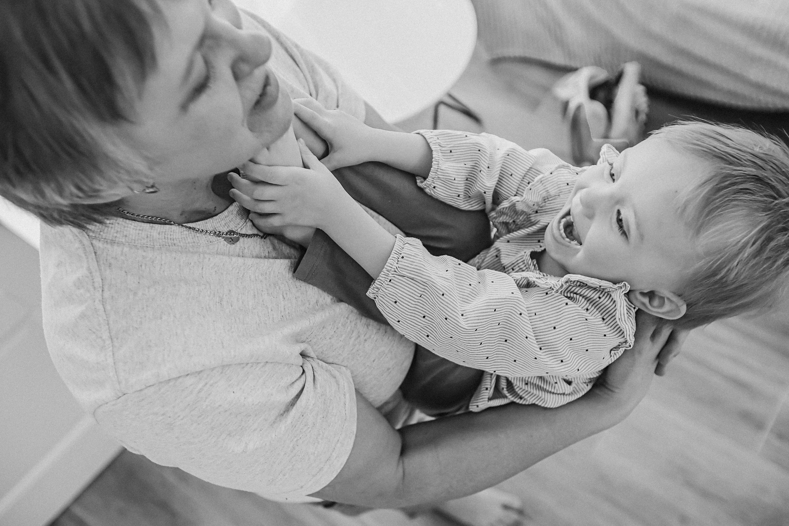 Семейная в домике (репортаж). Семейный фотограф Тюмень, фотограф на роды Салмина Мария