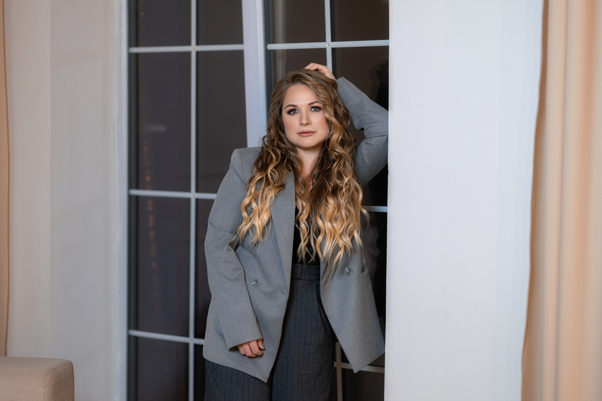 Студийная фотосъемка в интерьере с Ариной в формате для «себя»