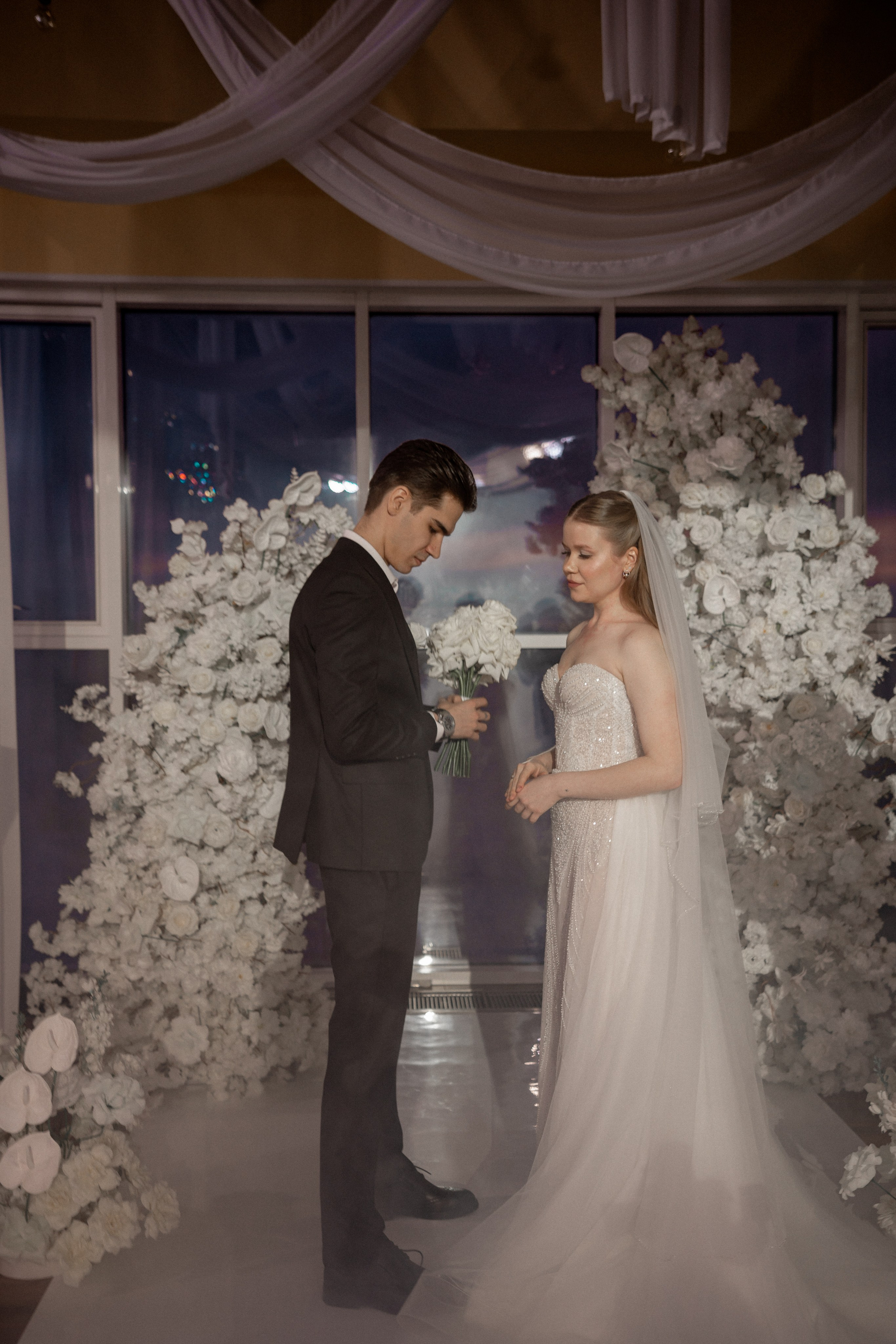 СВАДЕБНАЯ СЬЕМКА СБОРОВ В ОТЕЛЕ И ВЫЕЗД НА ЦЕРЕМОНИЮ (СНЯТО В СИБИРЕ В НИЖНЕВАРТОВСКЕ). Профессиональный фотограф, Санкт-Петербург — Виктория Богомолова