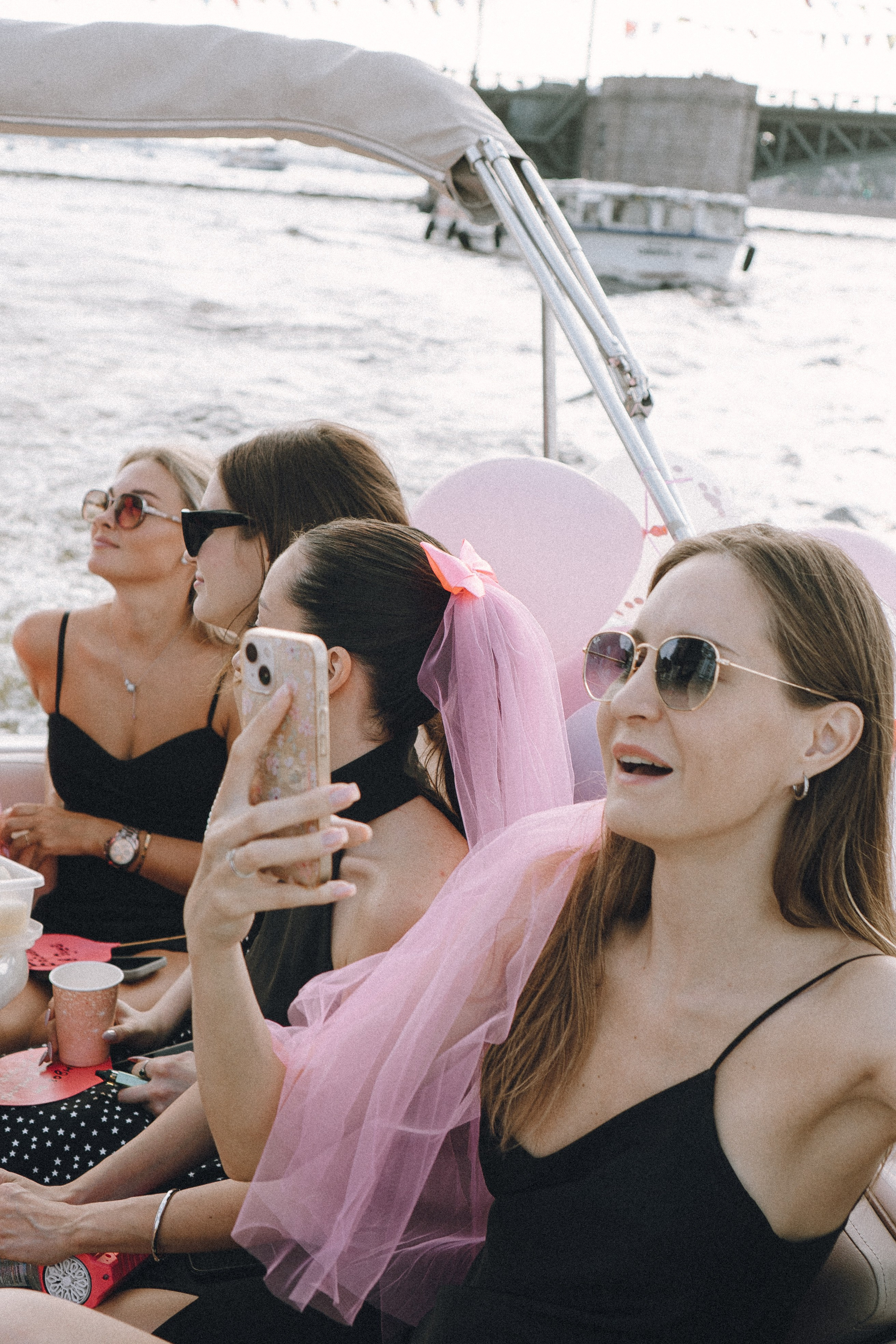 ДЕВИЧНИК НА КАТЕРЕ. Профессиональный фотограф, Санкт-Петербург — Виктория Богомолова