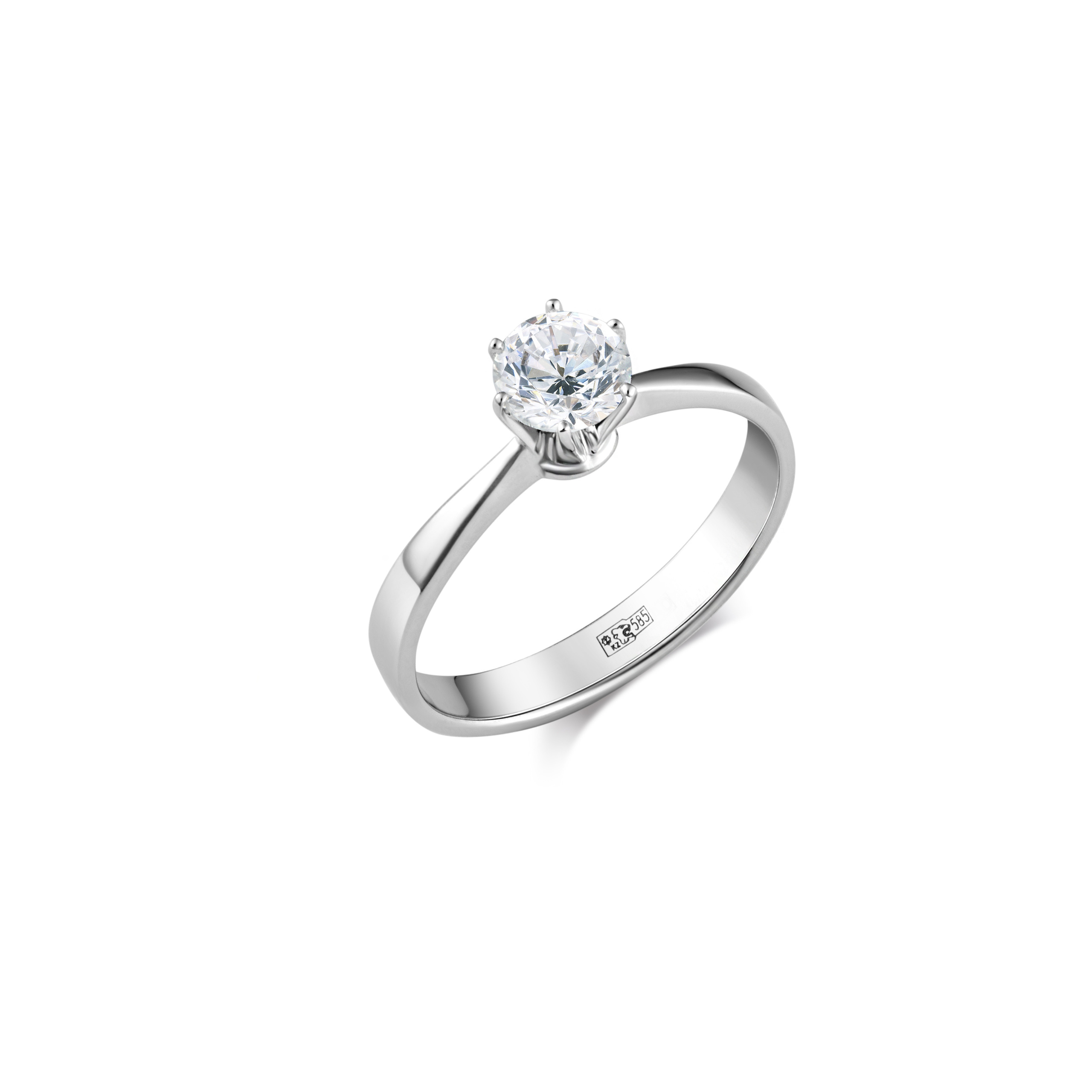 Рекламная студийная съёмка кольца-солитера из белого золота с бриллиантом круглой огранки, вид под углом, для карточек товаров.