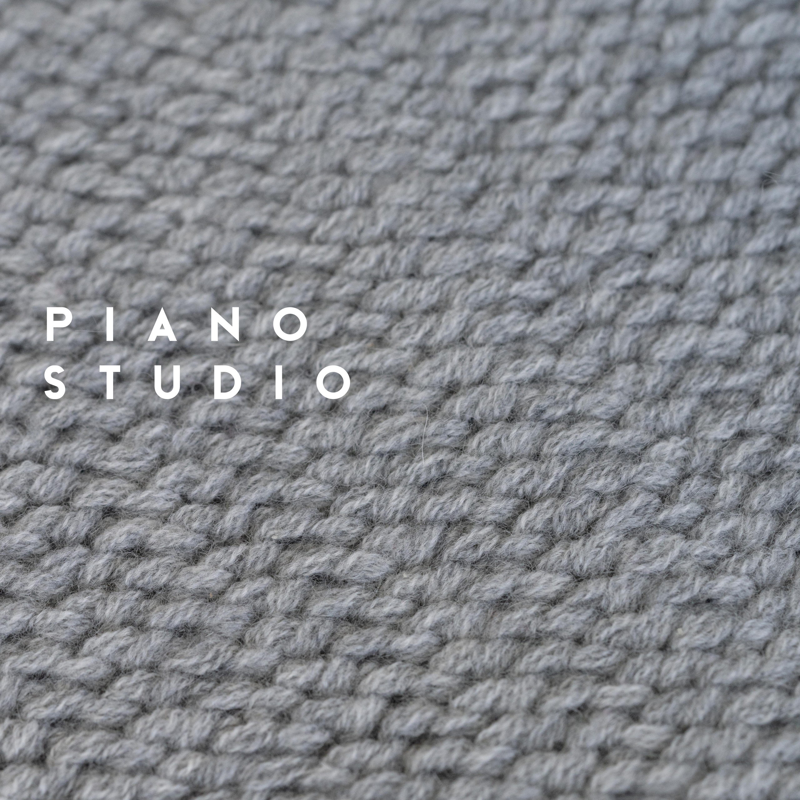 Крупный план трикотажа — предметная фотосъёмка ткани, акцент на текстуре, студийная съёмка Алматы.