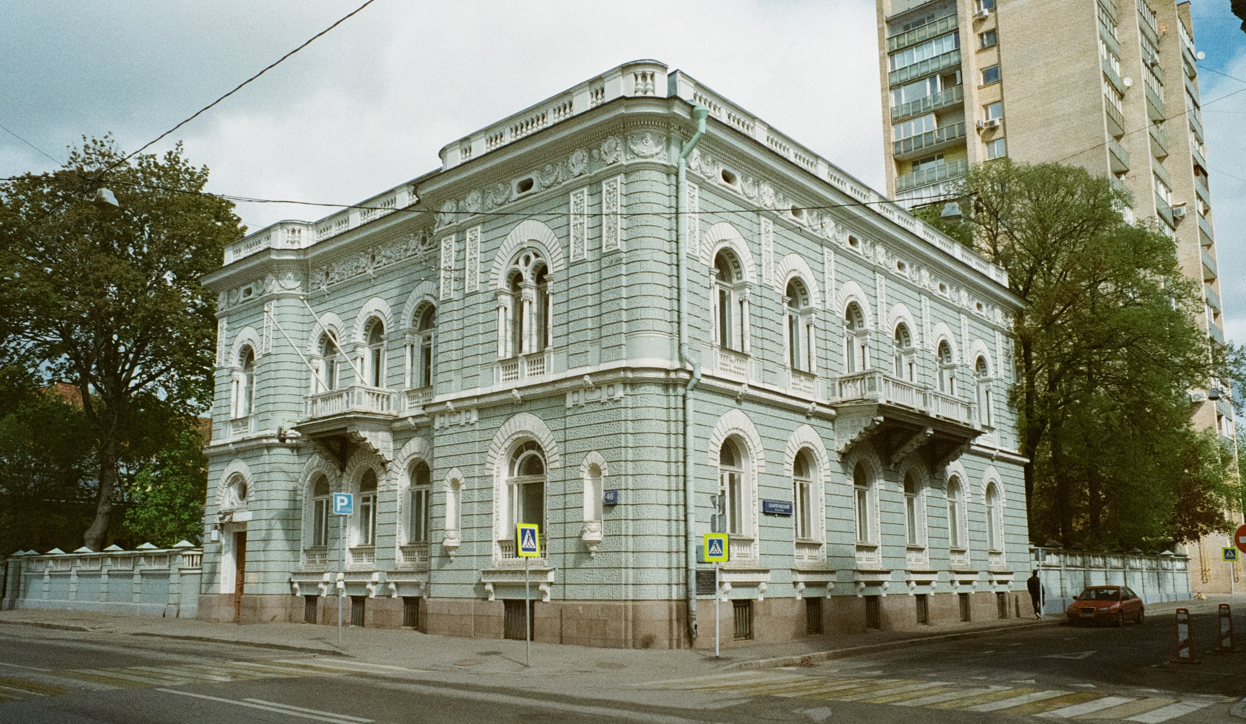 Ул. Поваровка и окрестности | Voigtlander BESSA-T — Voigtlander Ultron 28 mm f/2 | Kodak Ultramax 400 (просрочка) @ ISO 100