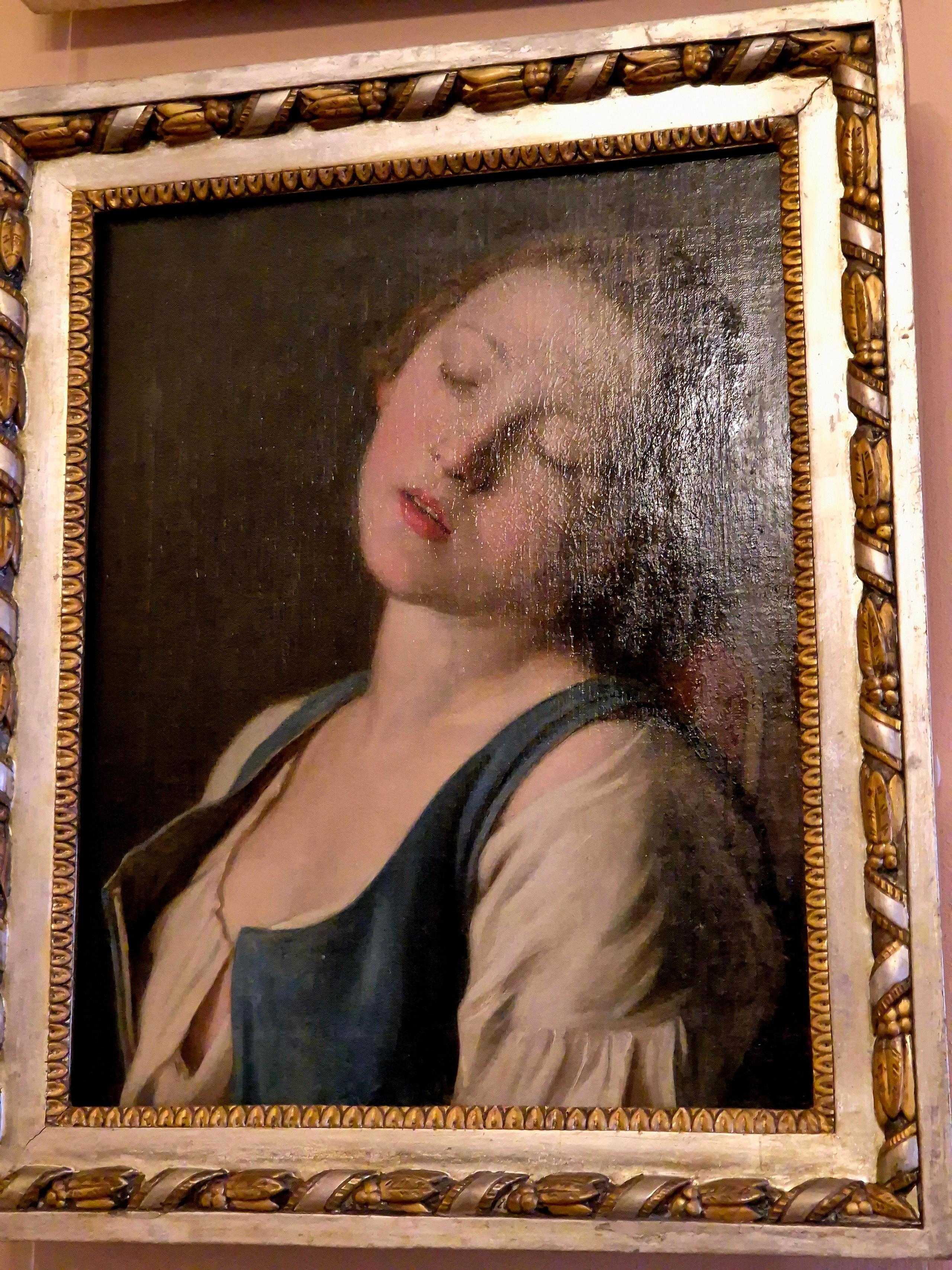 Целая стена портретов итальянского мастера Пьетро Ротари. Все портреты - стандартные изображения девушек, и только три из них выделялись полусонным состоянием моделей. Привлекла необычность такого изображения