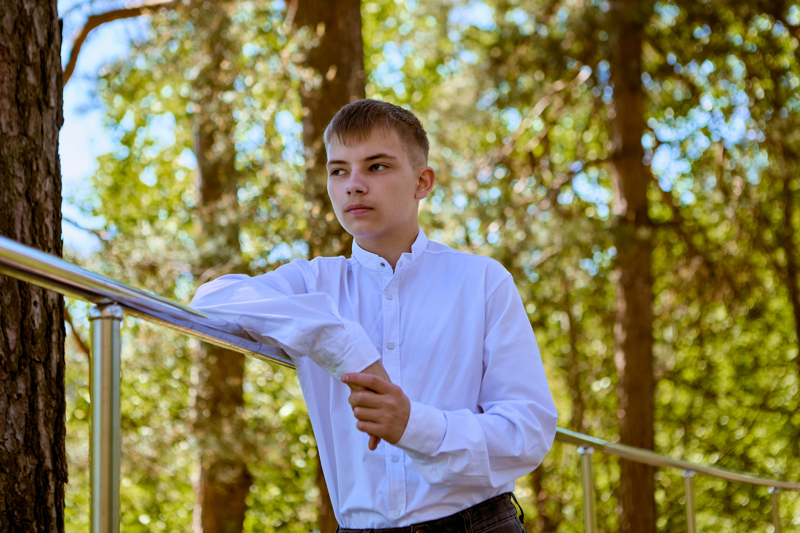 Молодежный портрет в гармонии с природой и светом, фото православного фотографа Николая Голованова, г. Дзержинск.
