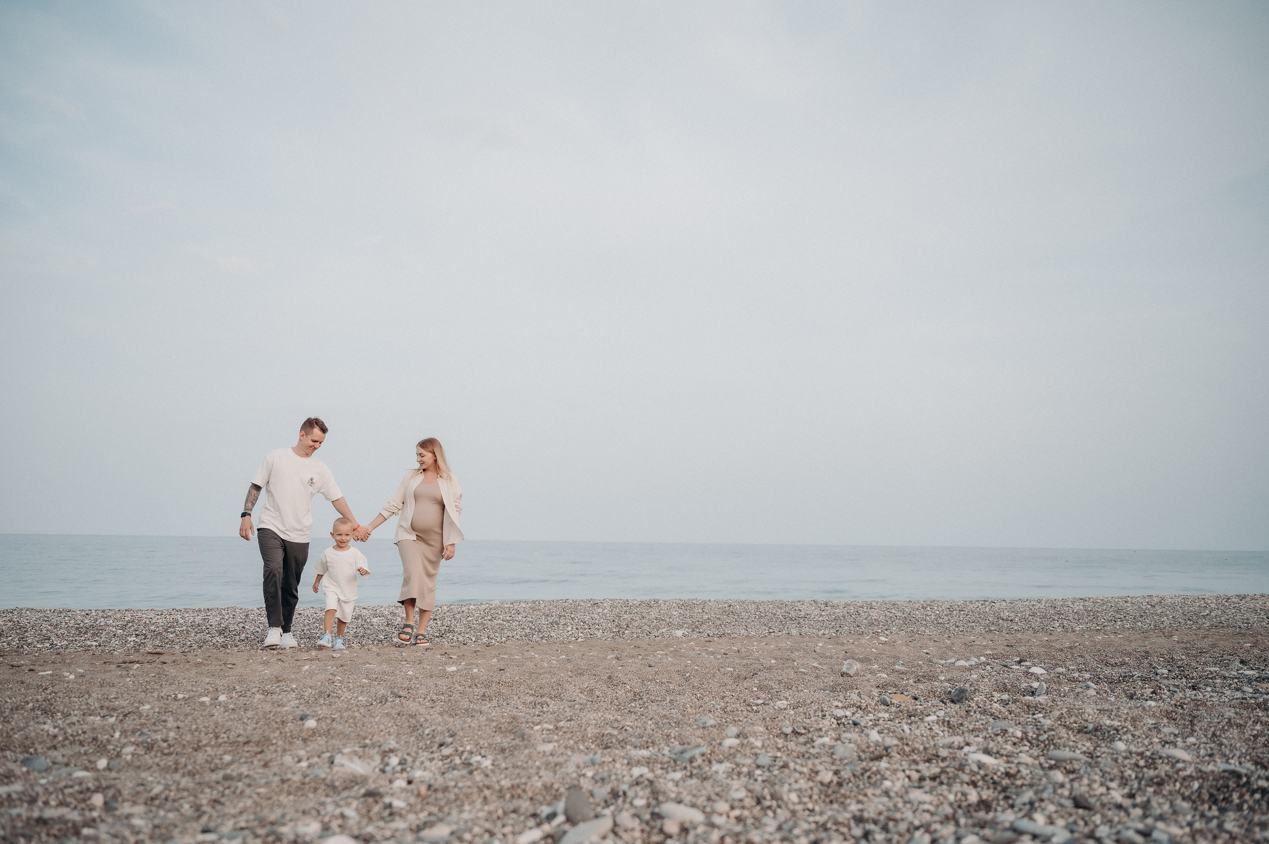 На берегу Средиземного моря. Главная