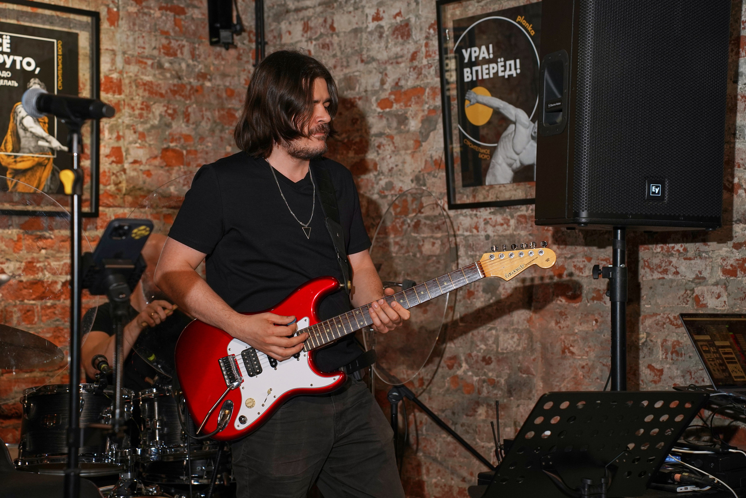 Концерт кавер группы. Фотограф