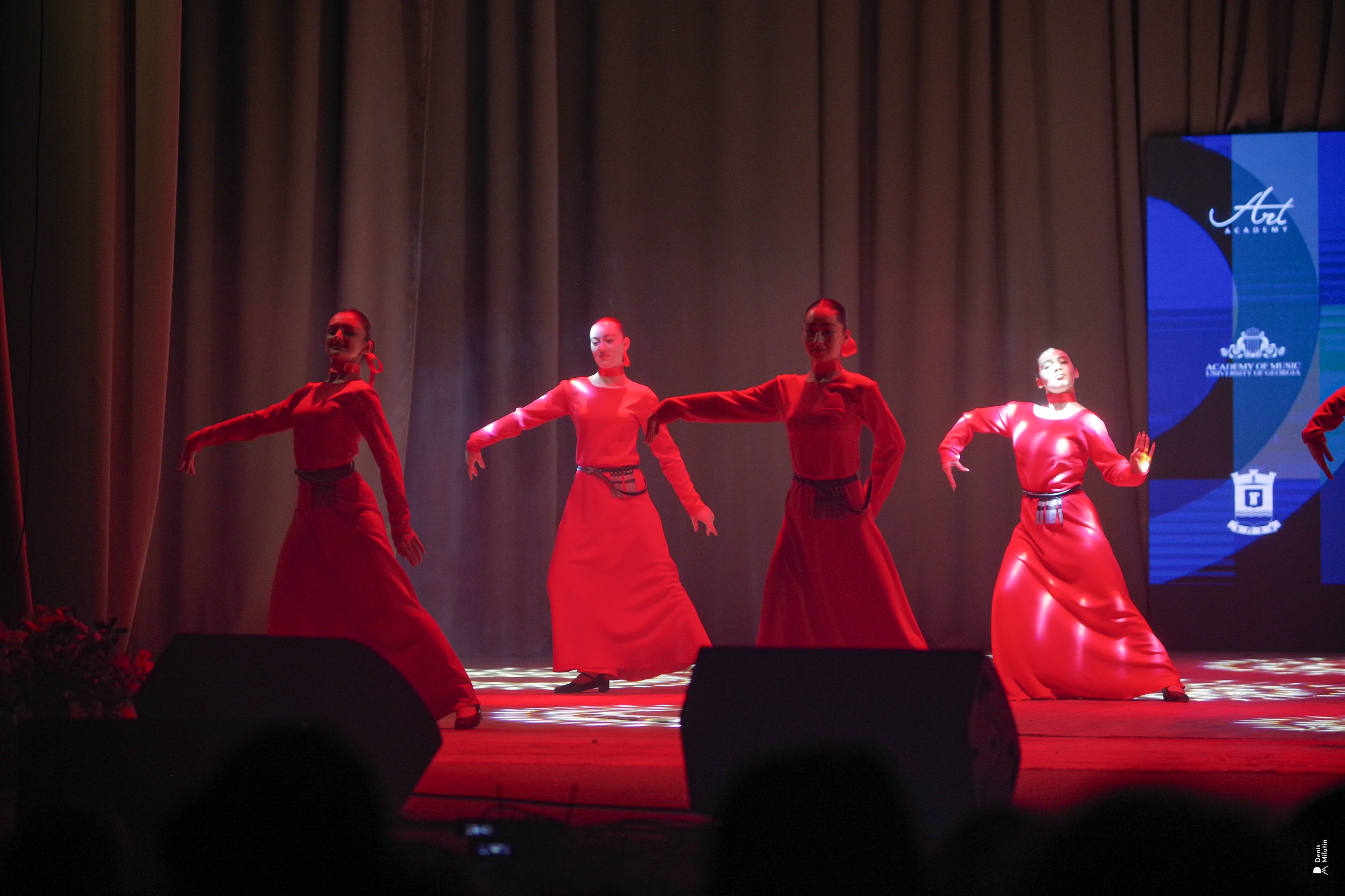 Танцы в Хоби. Портретный фотограф Денис Милютин