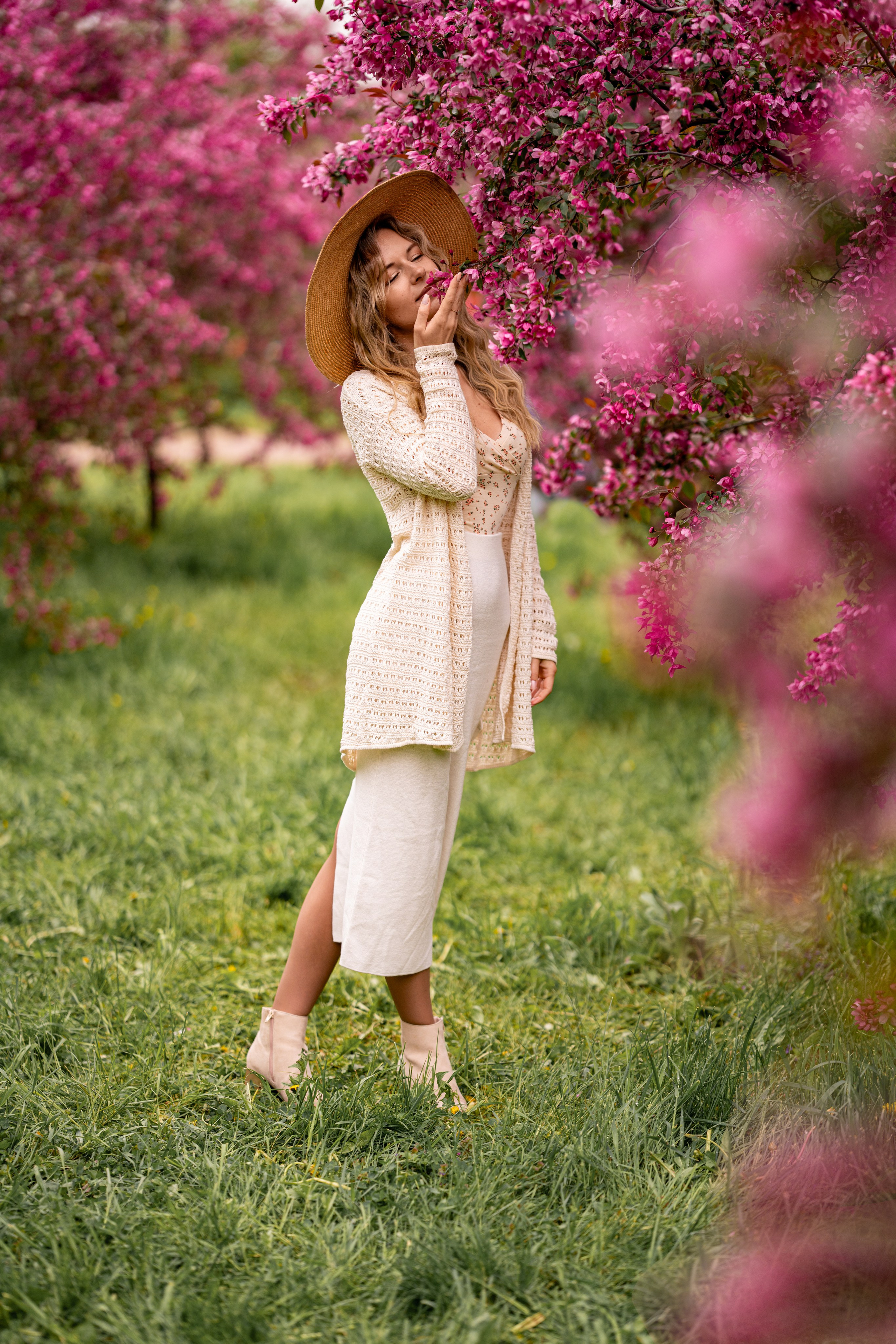 Весенняя сказка Марии в цветущем саду. Семейный и портретный фотограф в Санкт-Петербурге Татьяна Гримоть