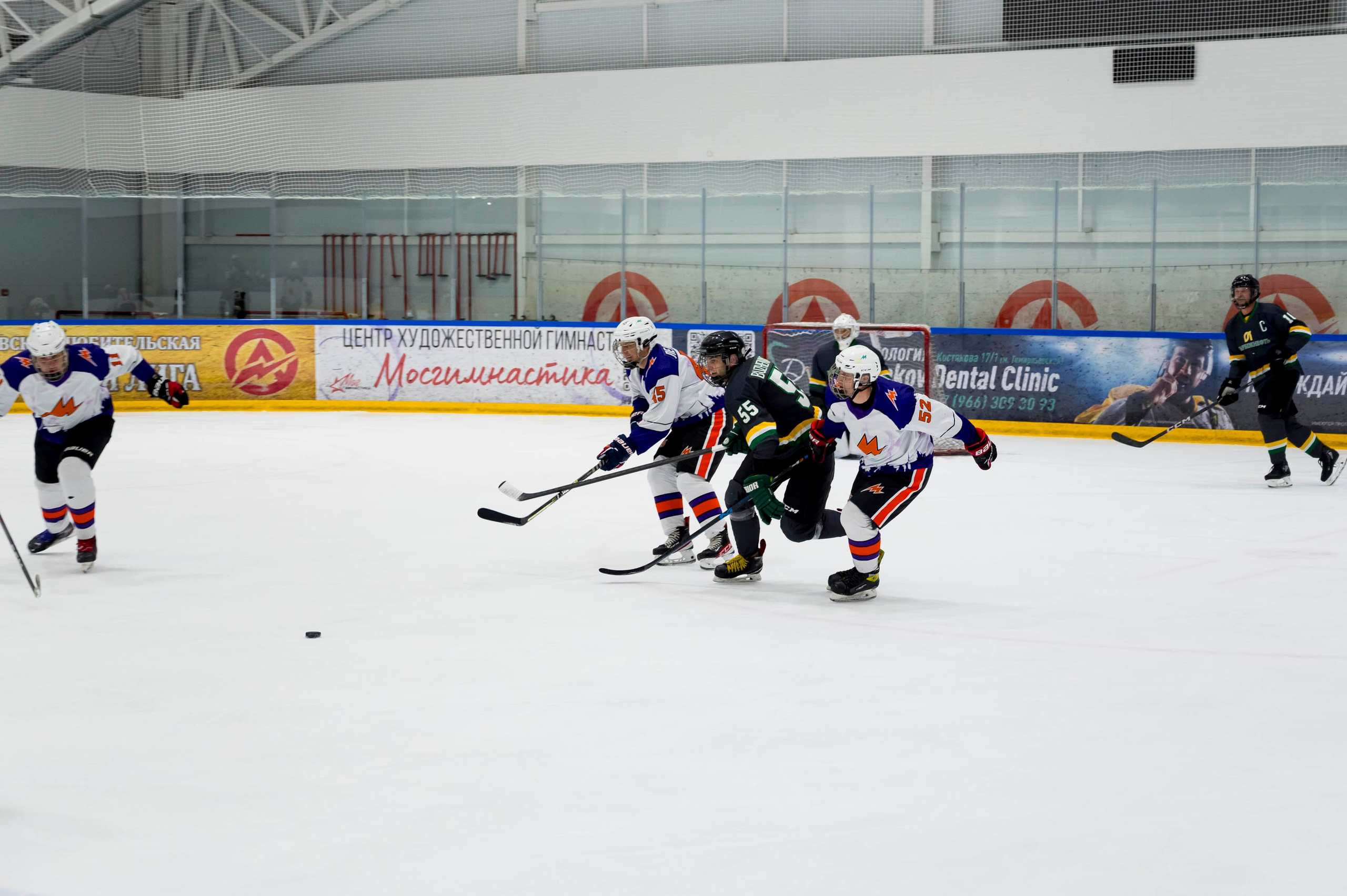 Хоккейный матч корпоративной команды Зарубежнефть. Репортажный фотограф и видеограф Слава Думчев. Тимбилдинги, отчетники, корпоративы