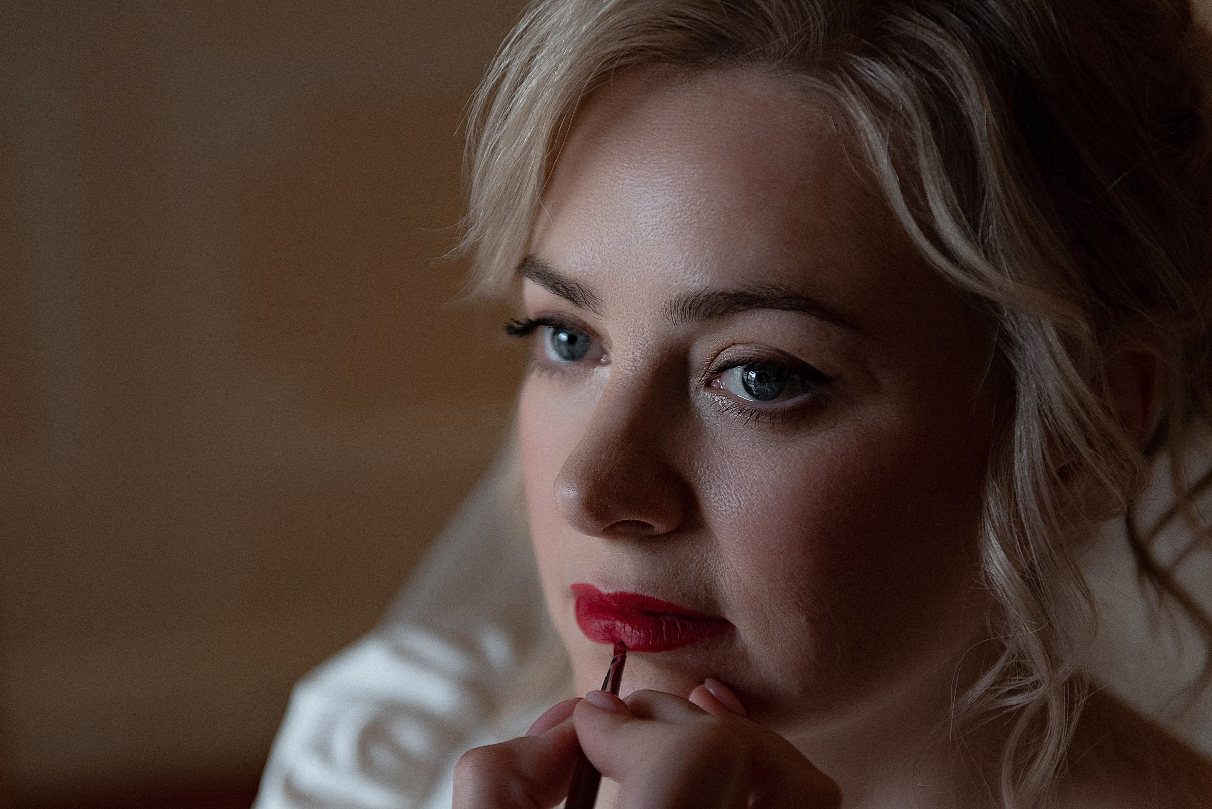 свадебная фотосессия в отеле Эрмитаж, сборы жениха и невесты в отеле Эрмитаж