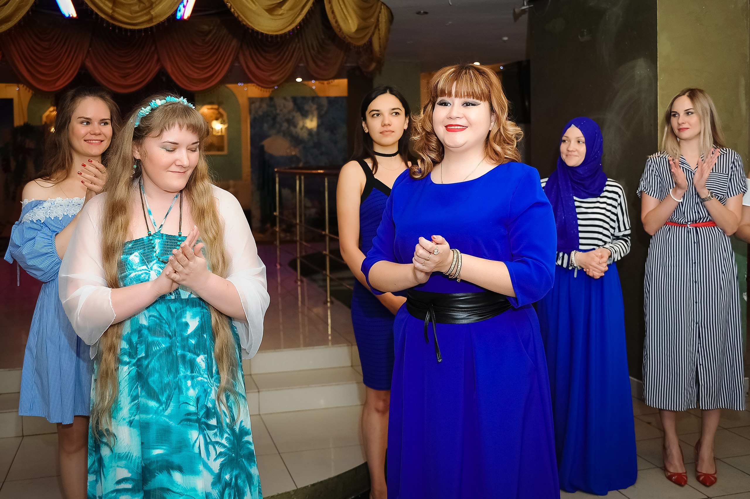 Корпоратив. Завтрак в платьях