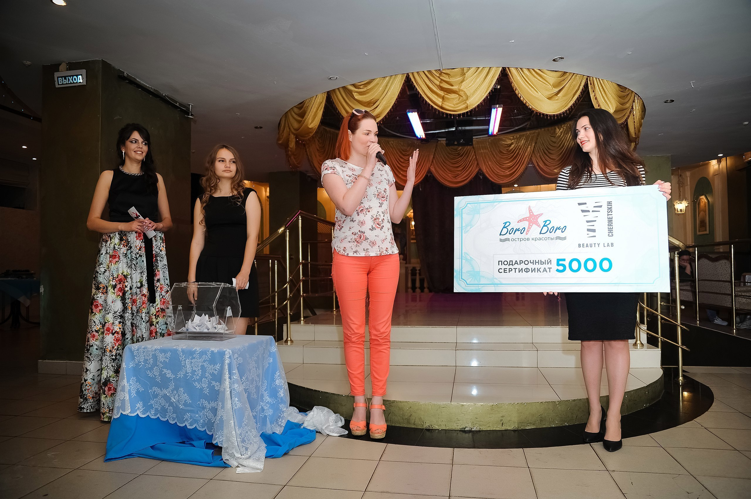 Корпоратив. Завтрак в платьях