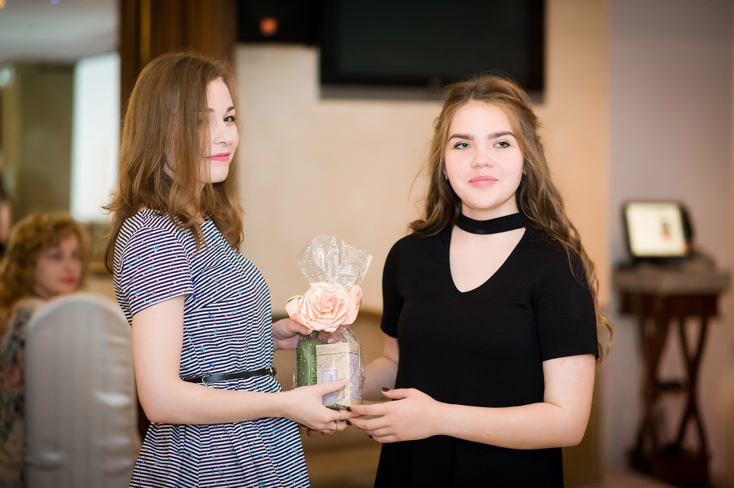 Корпоратив. Завтрак в платьях