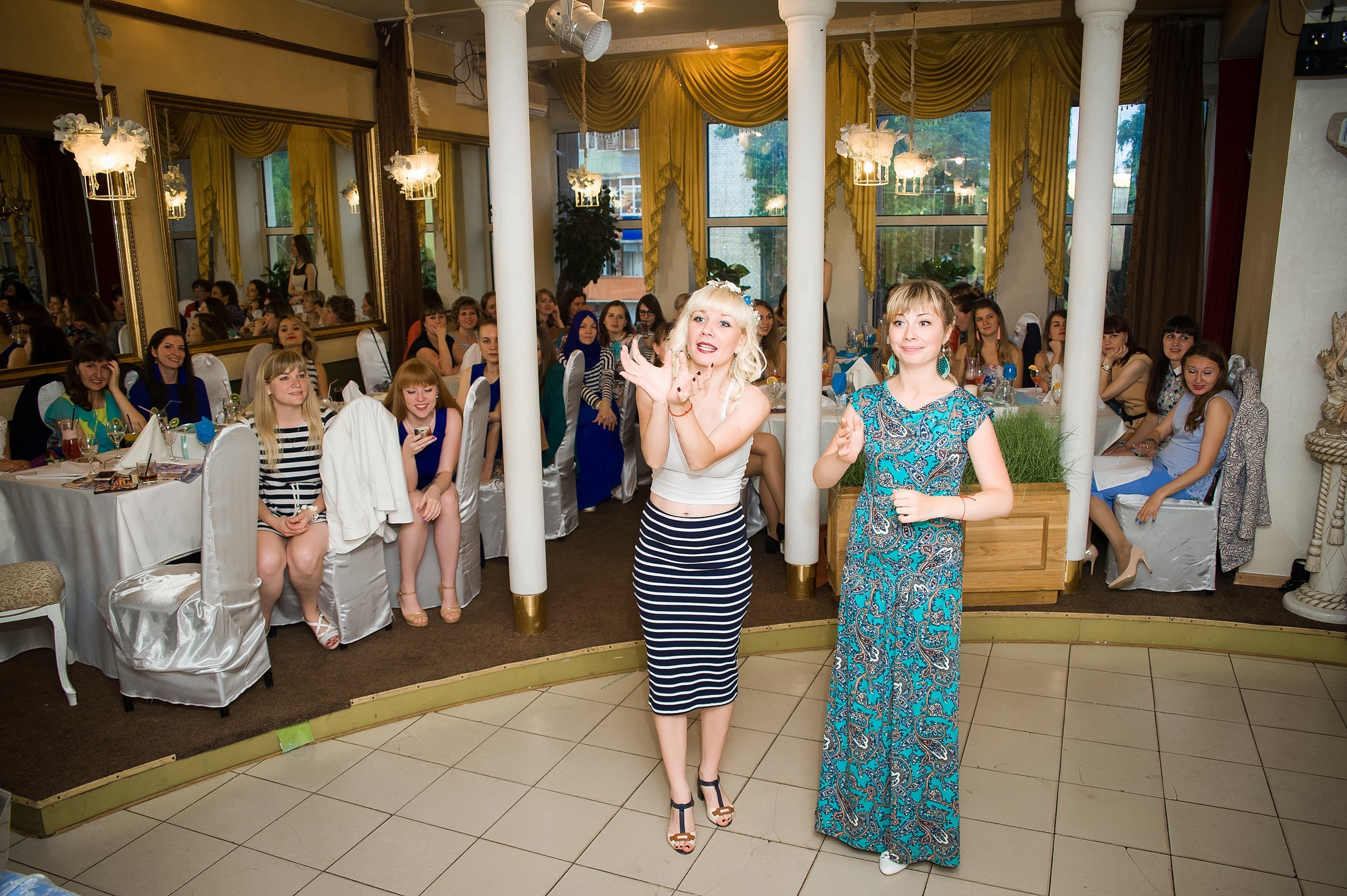 Корпоратив. Завтрак в платьях