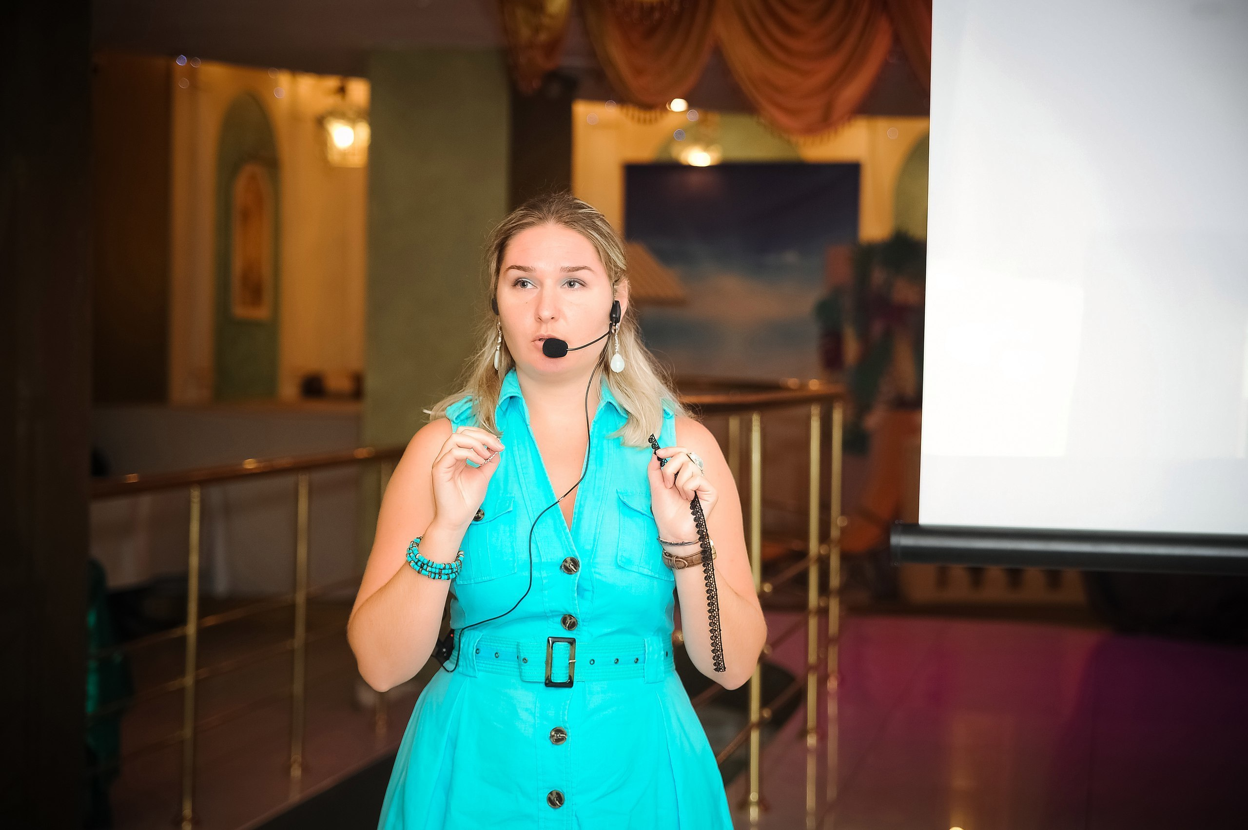 Корпоратив. Завтрак в платьях