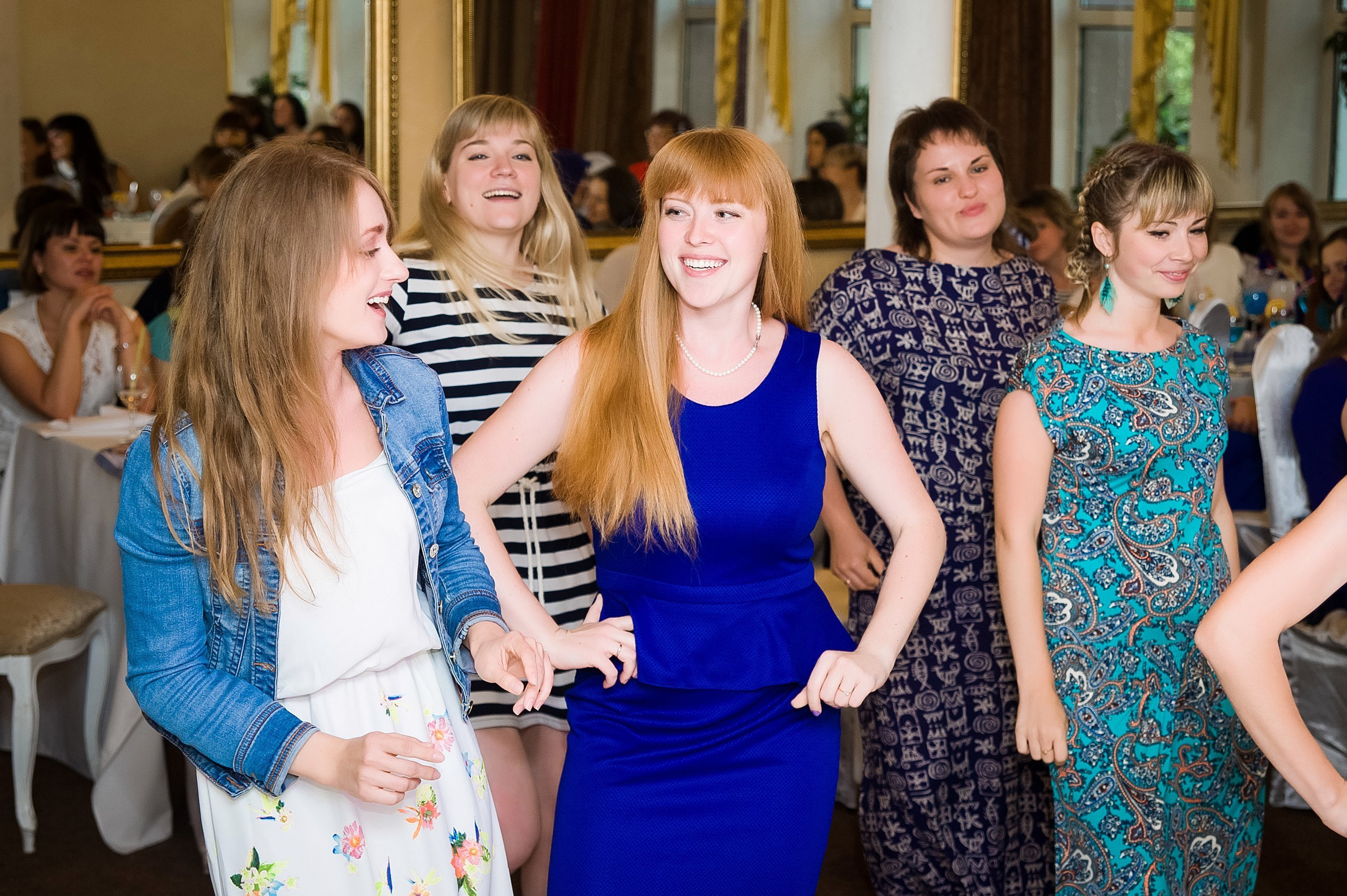 Корпоратив. Завтрак в платьях