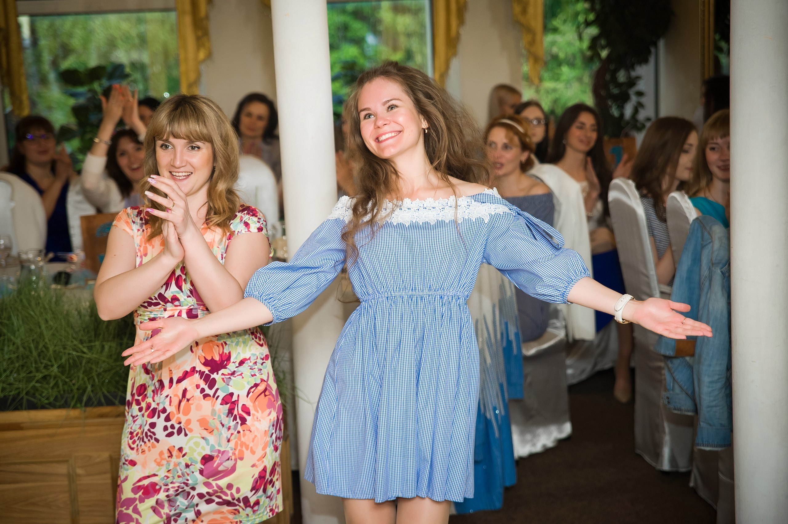 Корпоратив. Завтрак в платьях