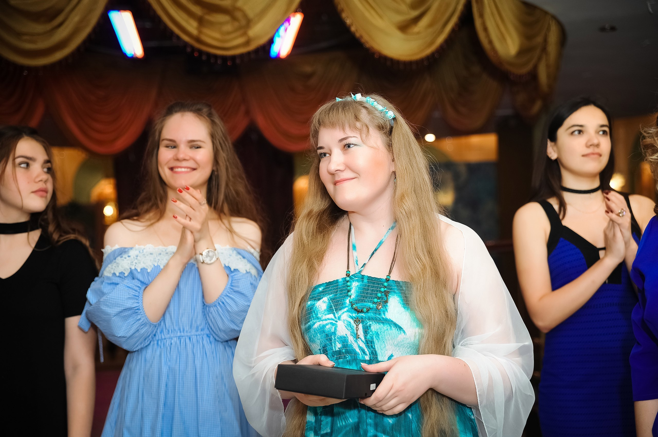 Корпоратив. Завтрак в платьях