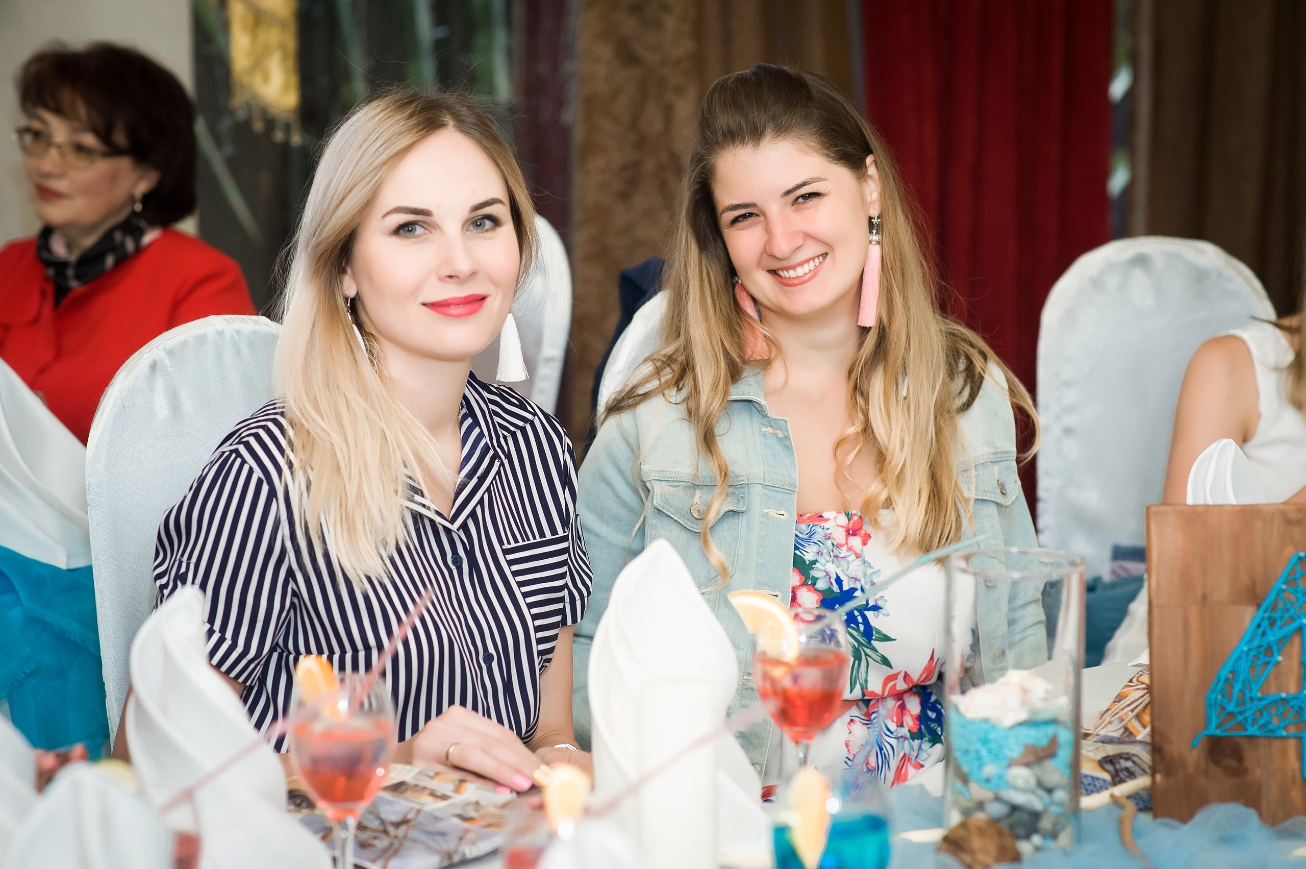 Корпоратив. Завтрак в платьях